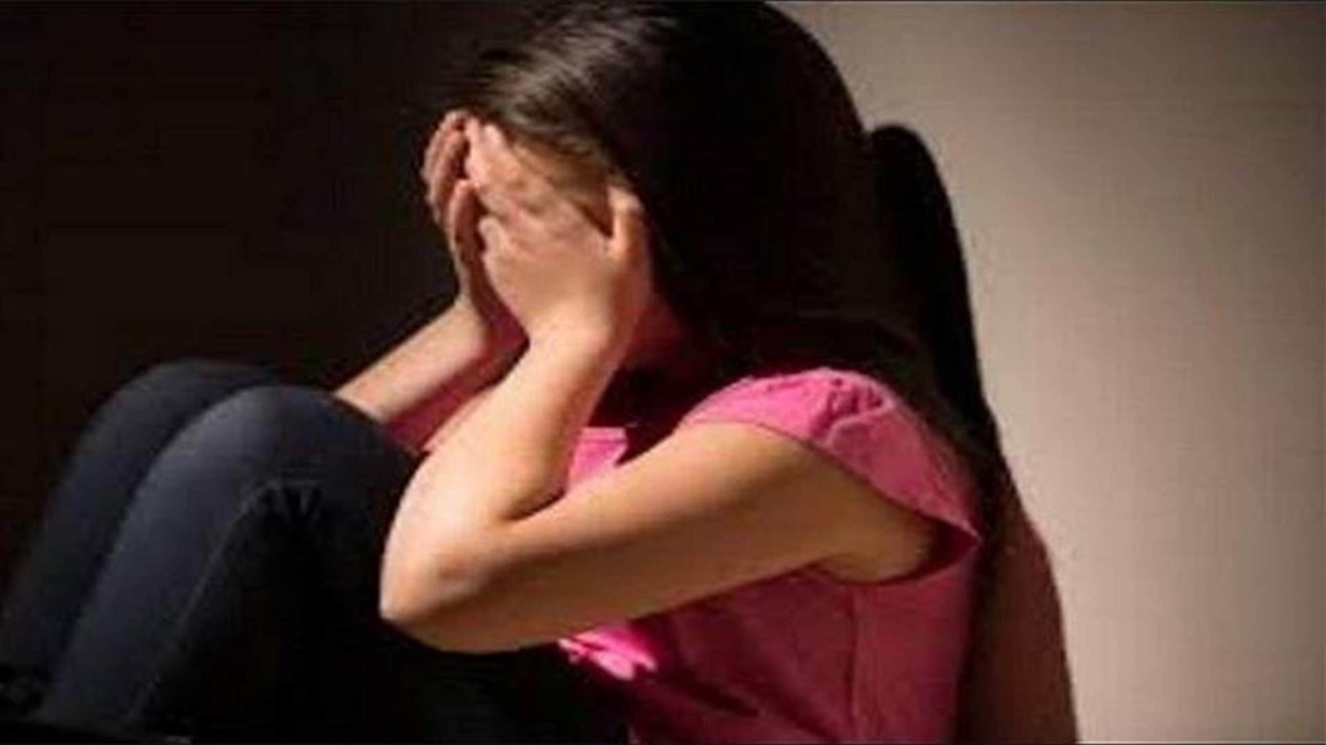 شقيقتان تدعيان على والدهما بجرم اغتصاب...والوالد يعترف