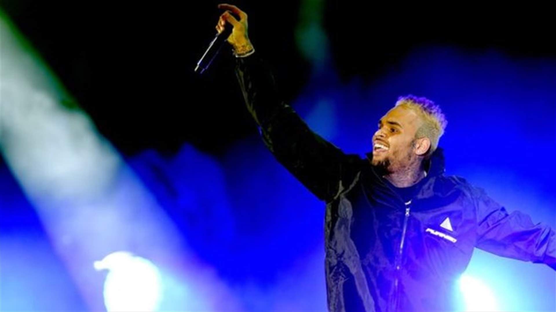 إطلاق سراح المغني كريس براون بعد اتهامه بالاغتصاب