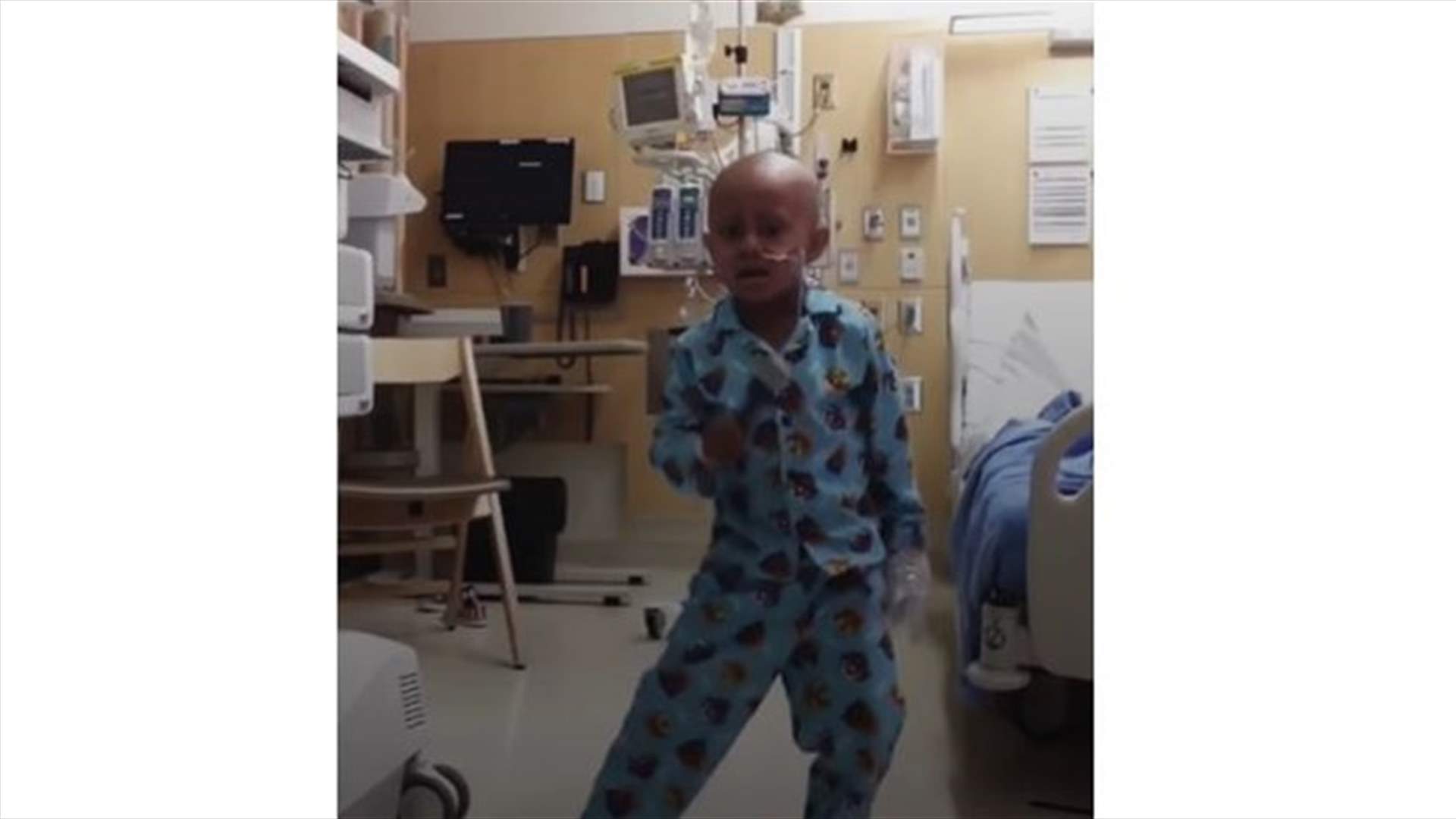 ابن الخمس سنوات يحتفل بشفائه من السرطان برقصةٍ  مؤثرة (فيديو)