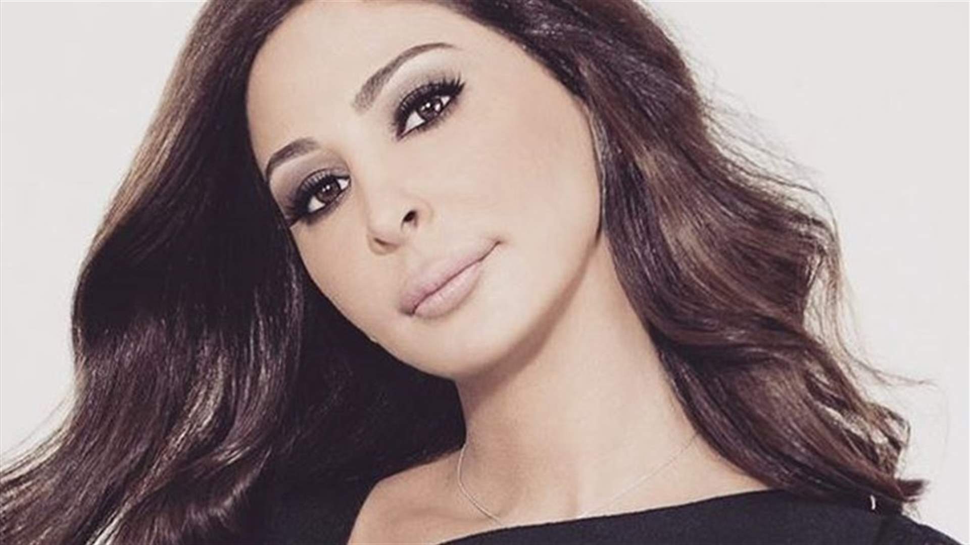 إليسا تكشف سبب الأخطاء اللغوية في تغريداتها على تويتر!