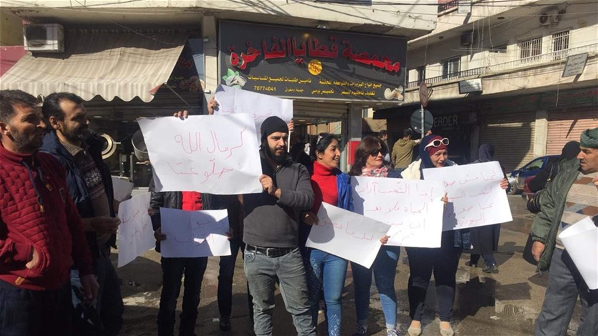 اعتصام لأصحاب المحال في بعلبك احتجاجا على المنافسة السورية (صورة)