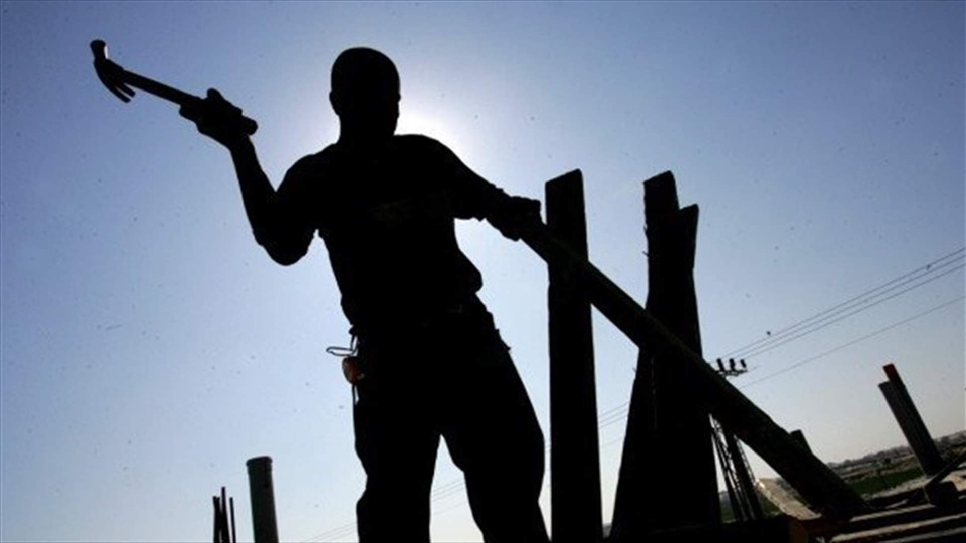 سقوط عامل من الطابق الثاني في ورشة بناء في كفركلا