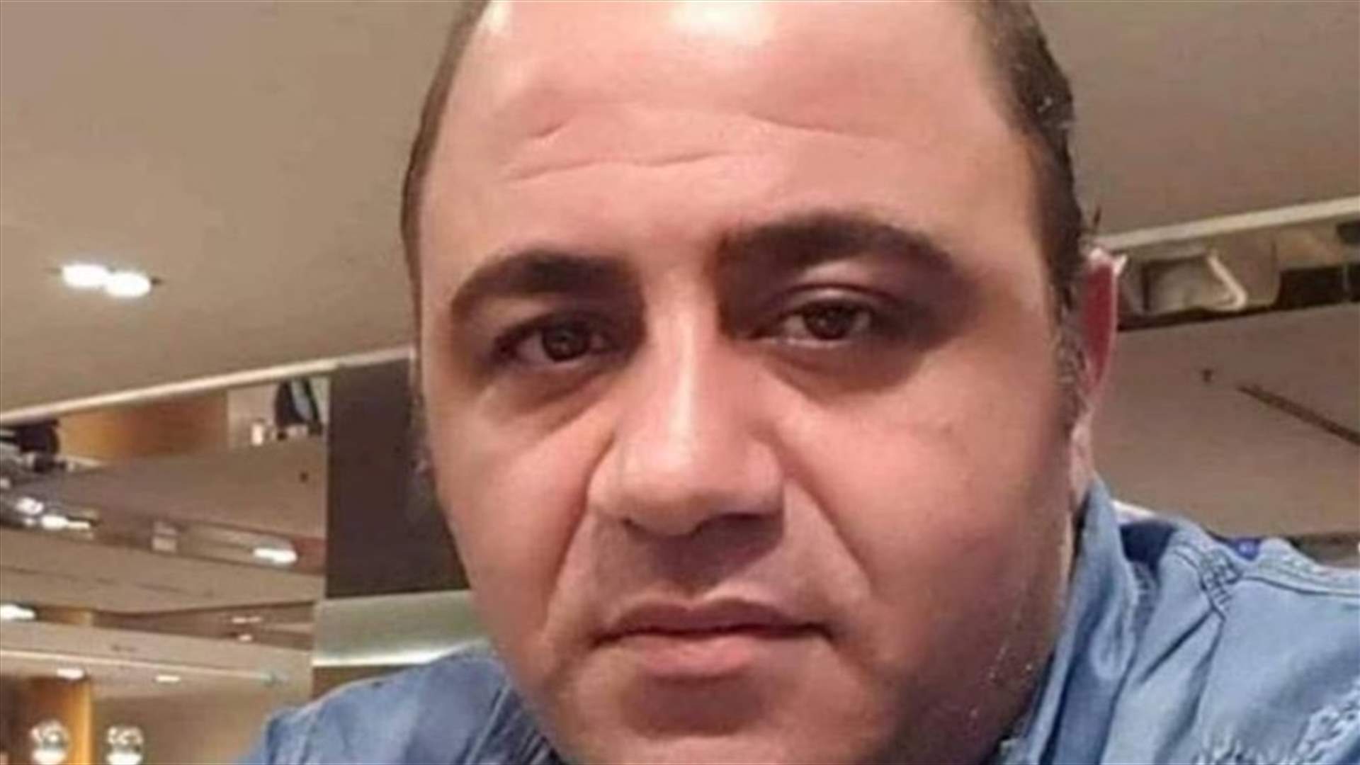 اجتاز الشارع لتلبية طلب الزبائن... فرحل بحادث صدم ميتّمًا ولدين