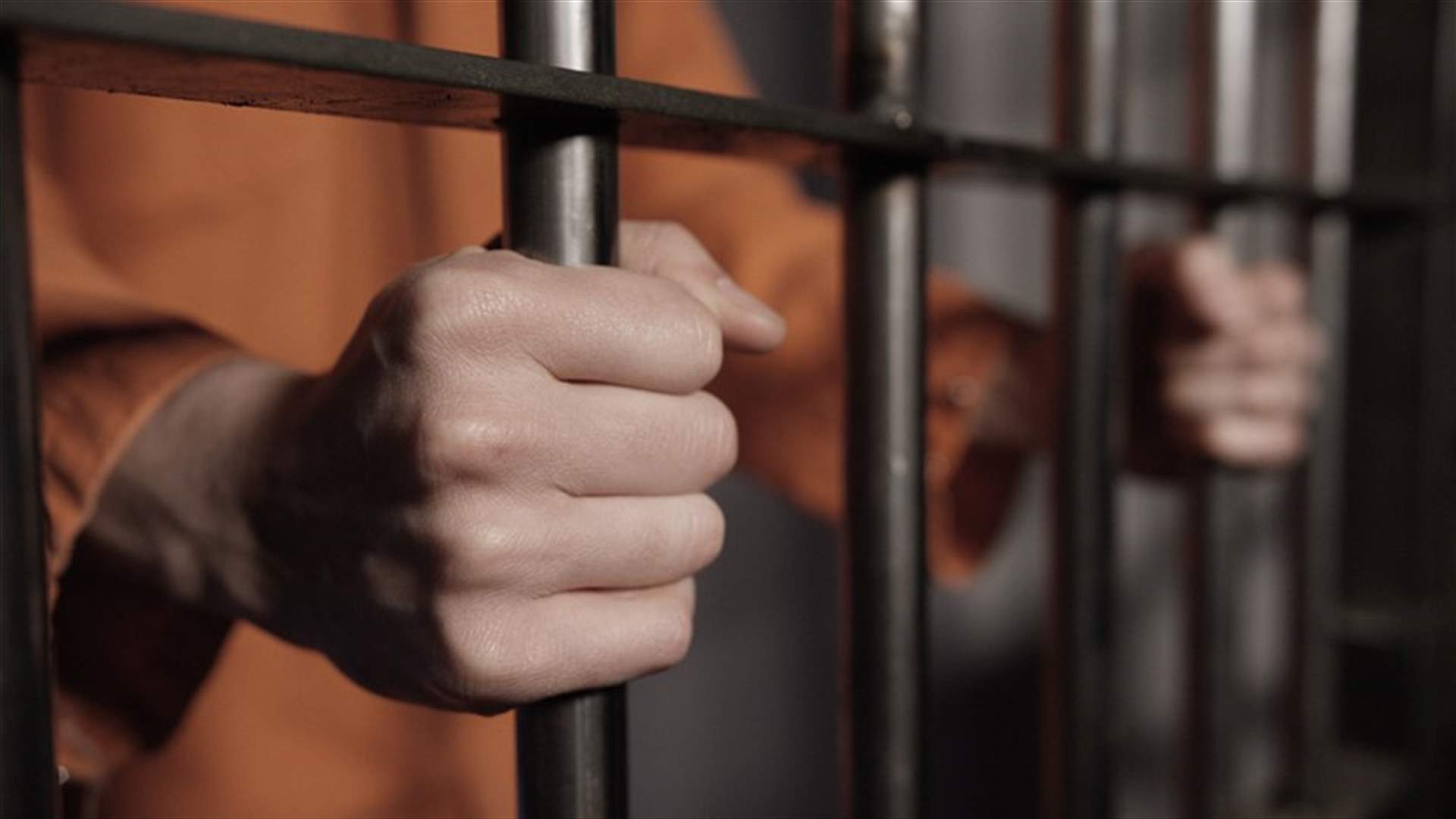 طلبت من الشرطة اعتقالها بعدما قتلت زميلتها...