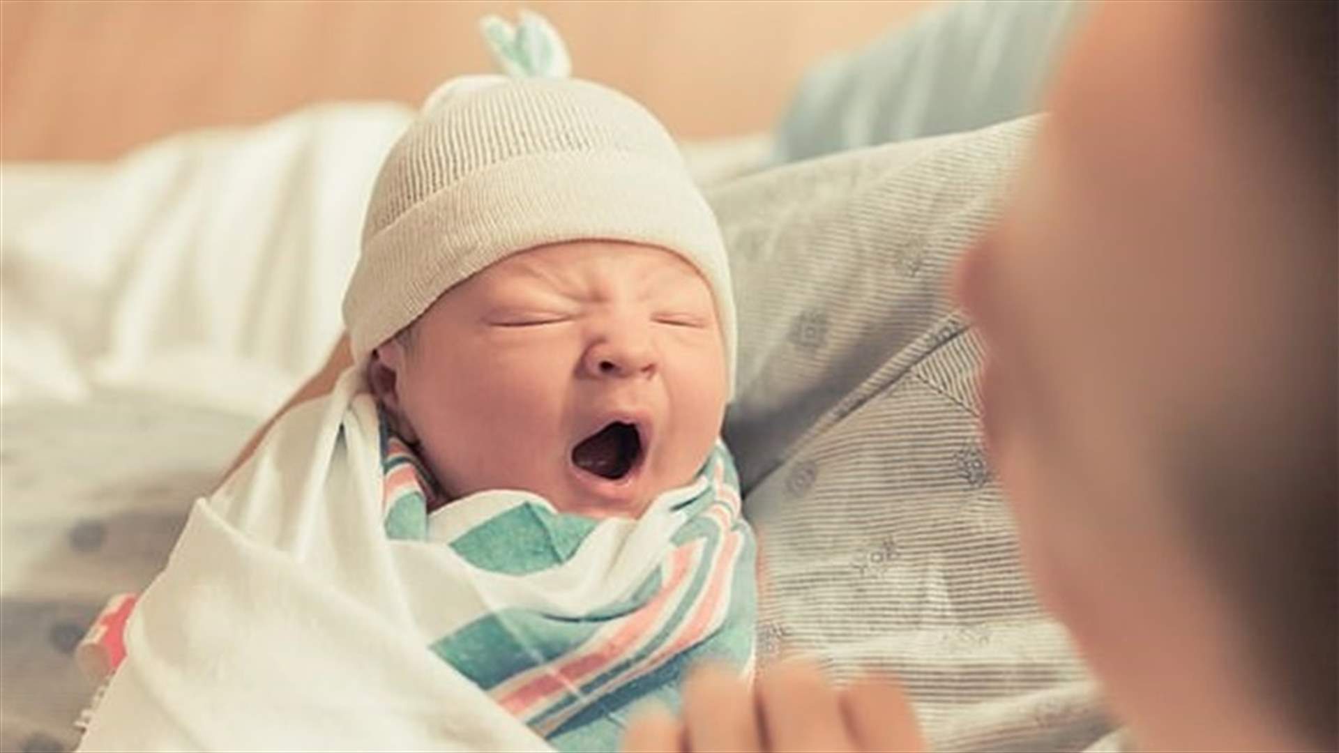 رضيع ينطق كلمته الأولى بعد ولادته بـ 23 يوماً (فيديو)