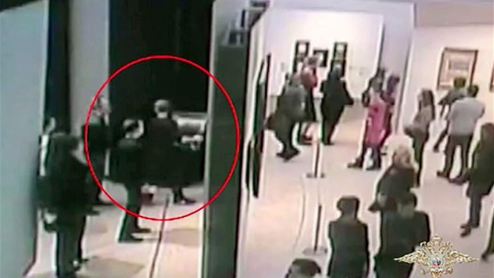 سرق لوحة فنية في وضح النهار... وفيديو يوثق العملية