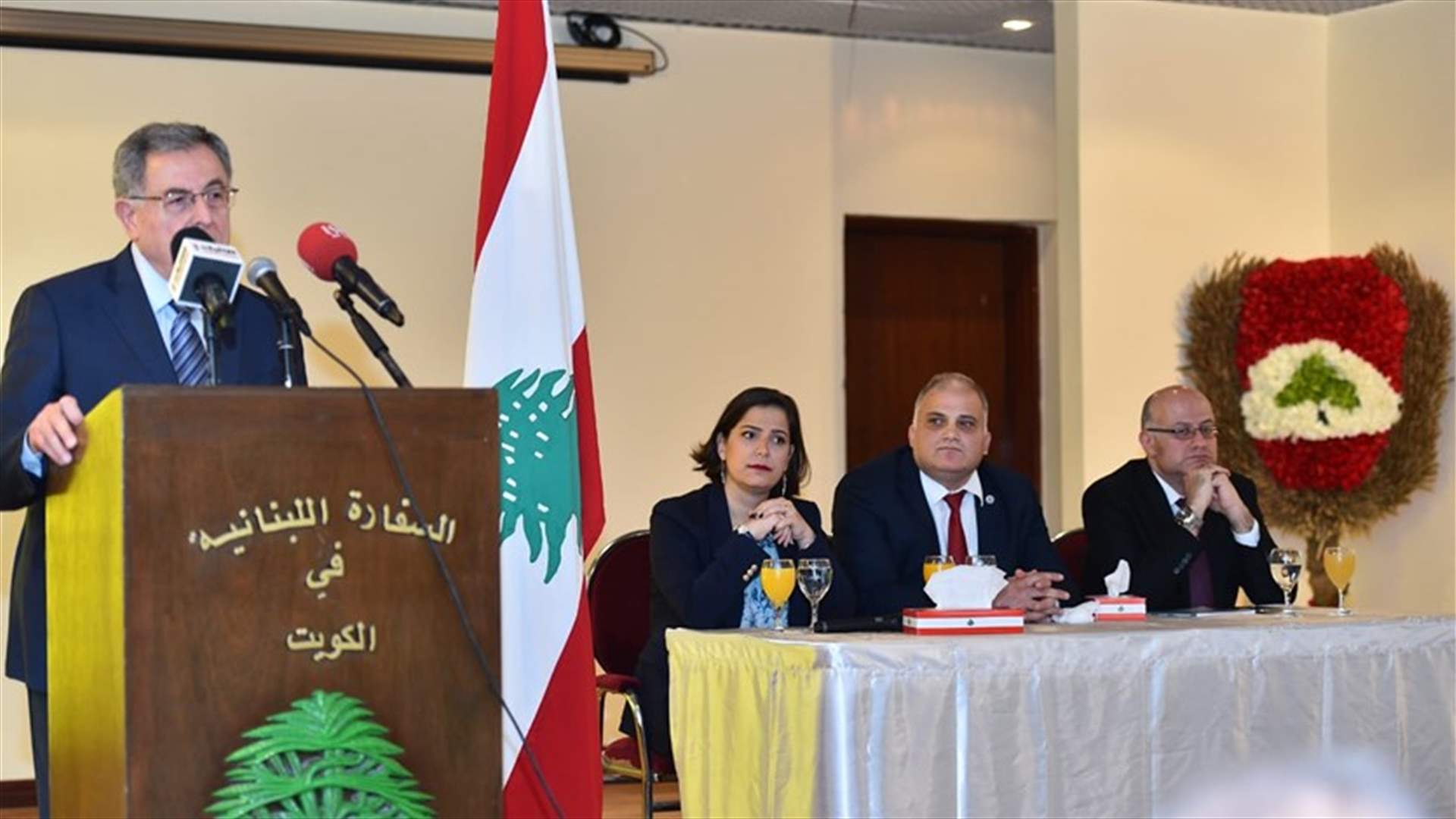 السنيورة من الكويت: للتمسك بالدستور وتطبيق الطائف