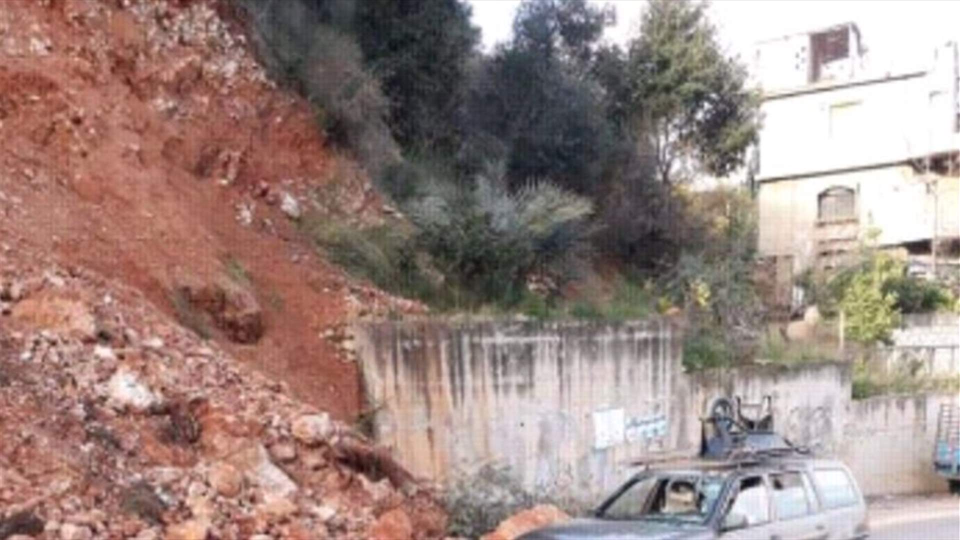 جريحان اثر اصطدام سيارتهما بصخور على طريق ببنين