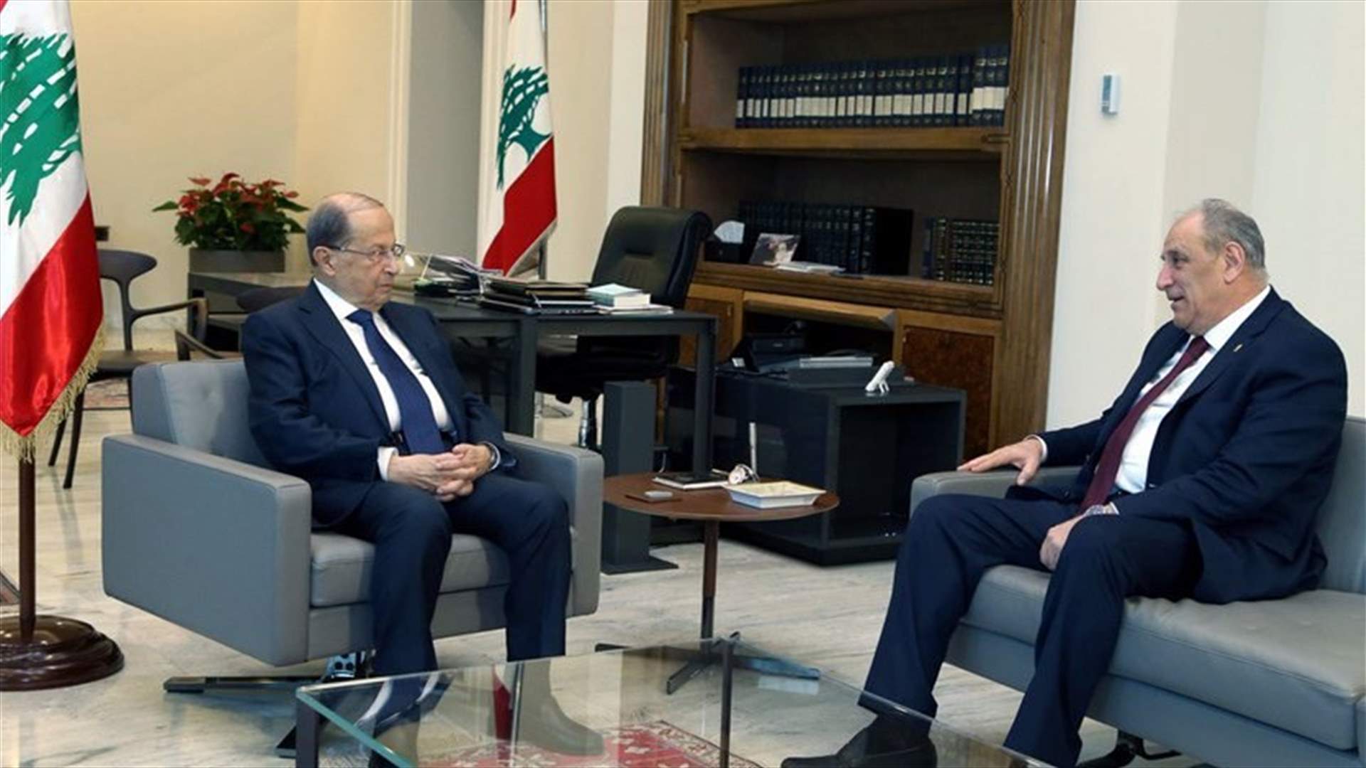 Al-Jarrah presents Aoun with booklet by Telecom Ministry on achievements of 2017 and 2018