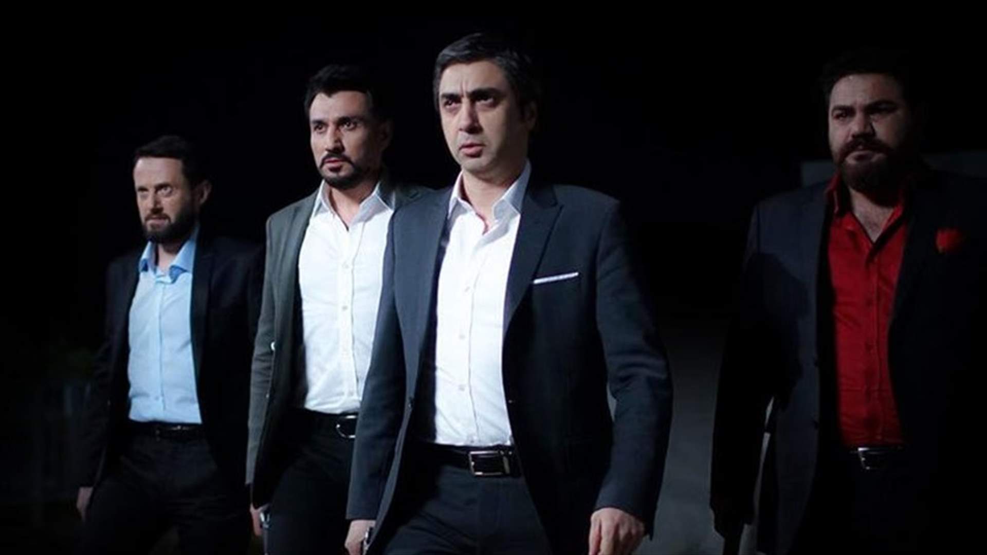 بطل مسلسل "وادي الذئاب" التركي يطلّق زوجته بسبب "خطأ فادح"