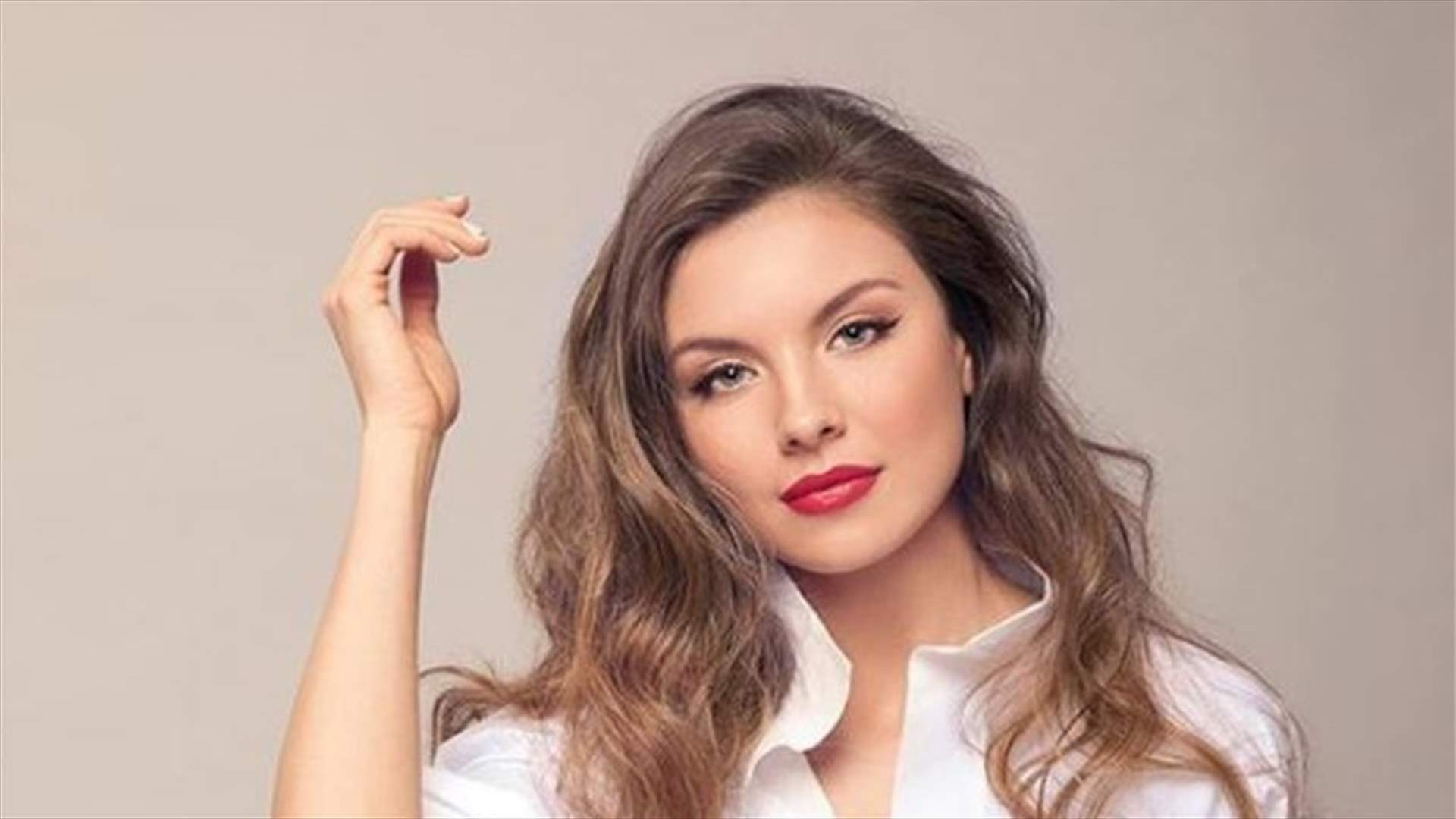 ملكة جمال لبنان مايا رعيدي زارت البابا فرنسيس.. وهكذا علّقت على تشكيل الحكومة