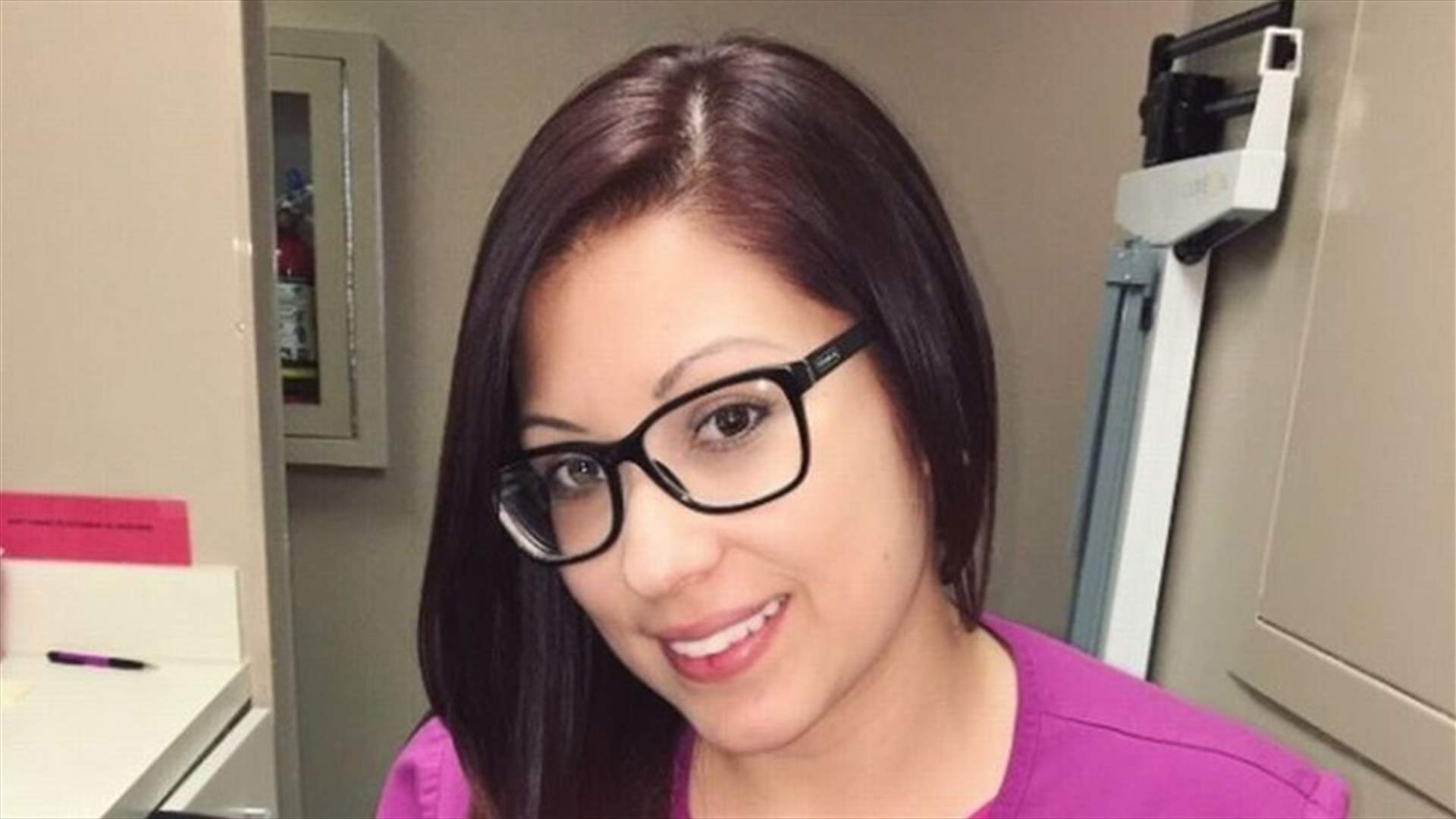 ربط كتلة خرسانية برقبة زوجته... ما فعله بعدها لا يصدق!