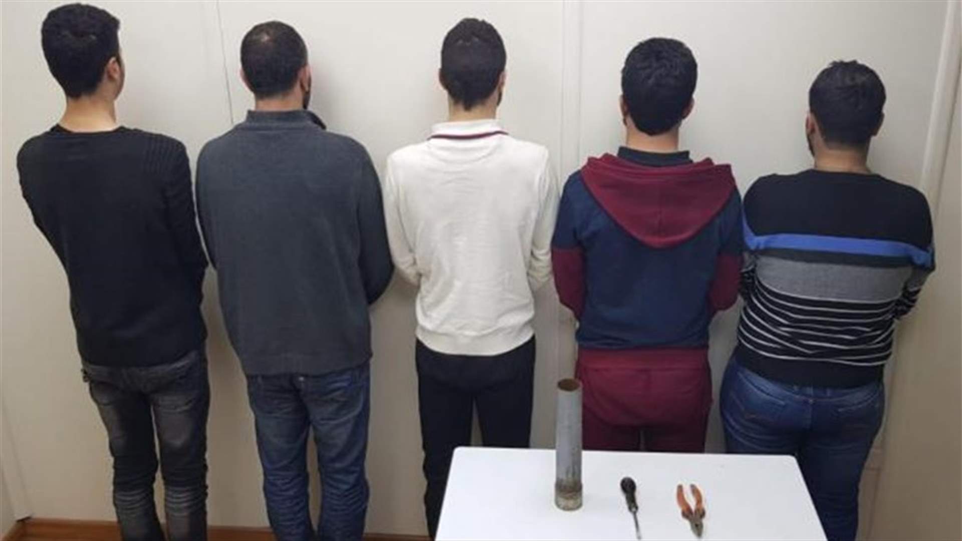 المعلومات أوقفت بالجرم المشهود عصابة سرقة سيارات تنقلها من جبل لبنان الى البقاع فسوريا (صورة)