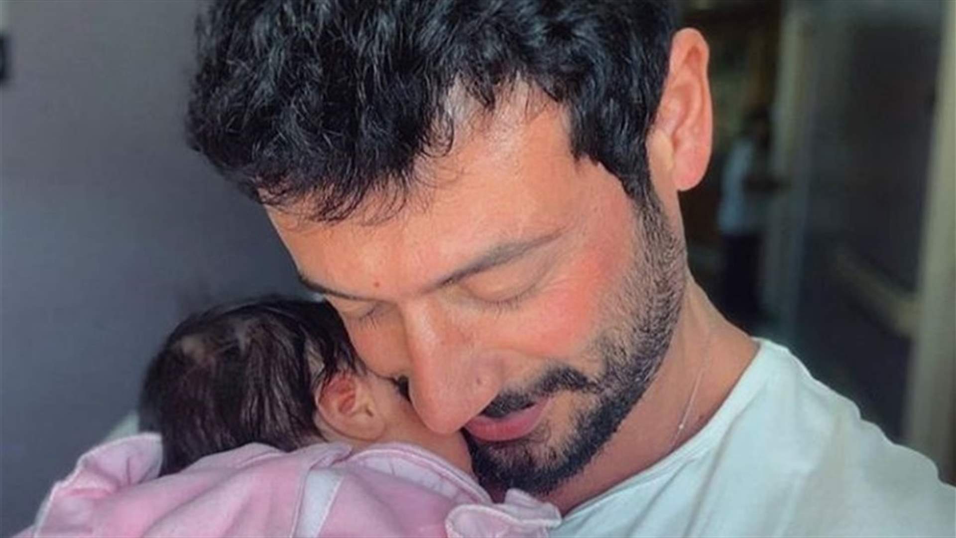 جاد حديد رُزق بإبنته الأولى.. صور توثّق مراحل  تحوّله إلى أب
