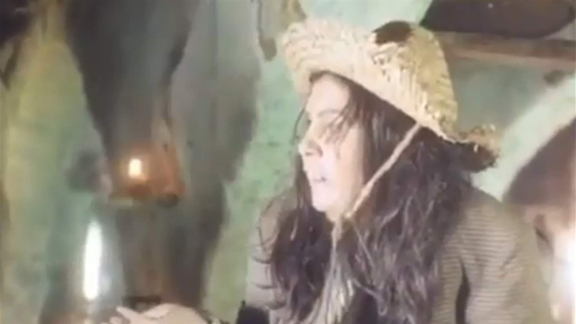 ممثلة لبنانيّة تطالب بجائزة لـ "شمعة" من "ثورة الفلاحين"