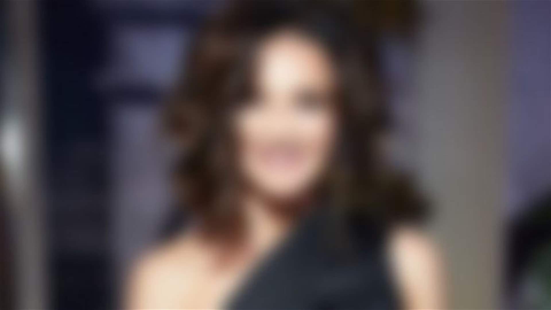 مدونة شهيرة تدخل المستشفى بعد جلسة تصوير بالمايوه في جبال الألب (فيديو)