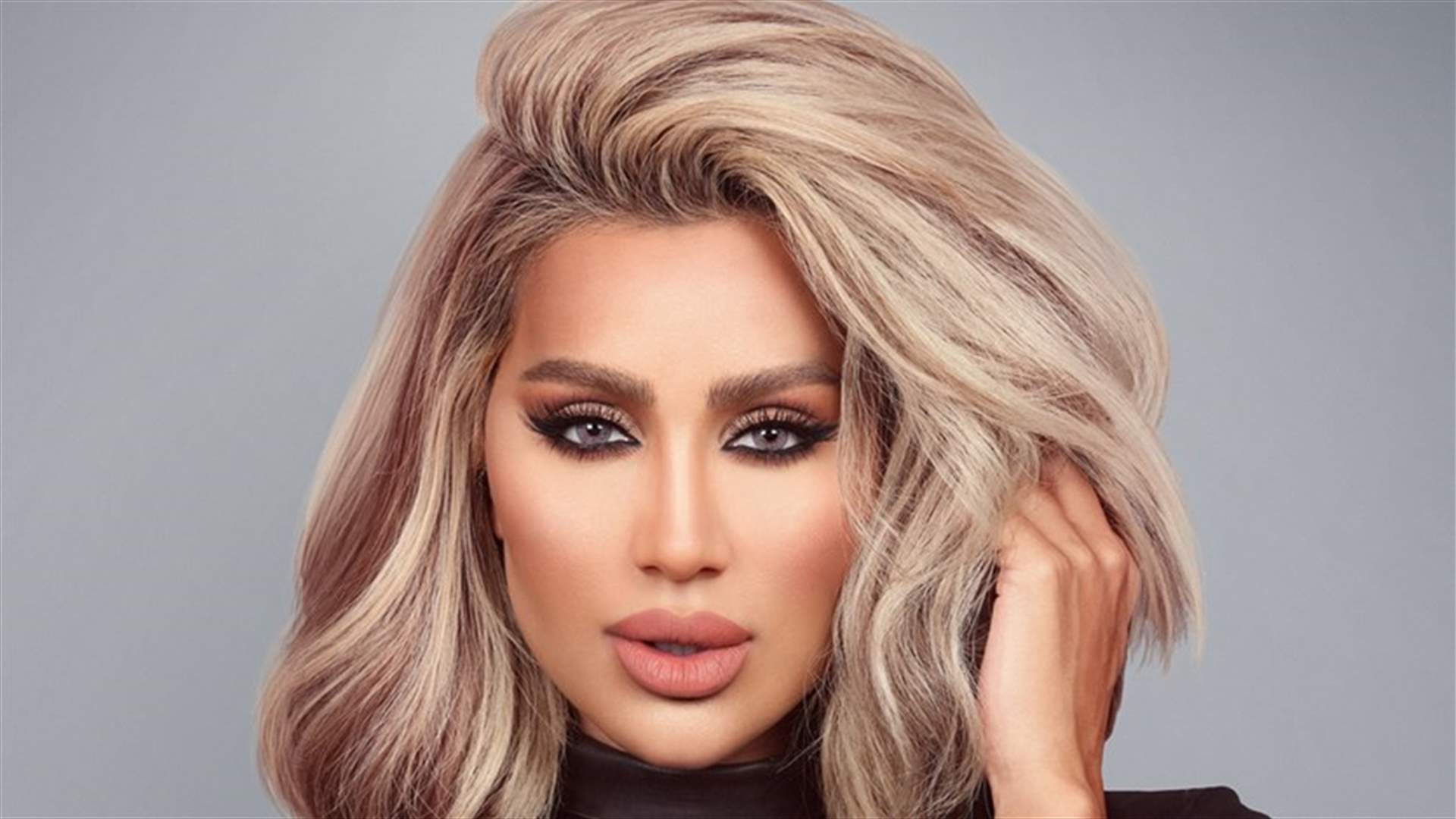 مايا دياب تطلّ باللون الأصفر للمرّة الأولى في المكسيك (صور)