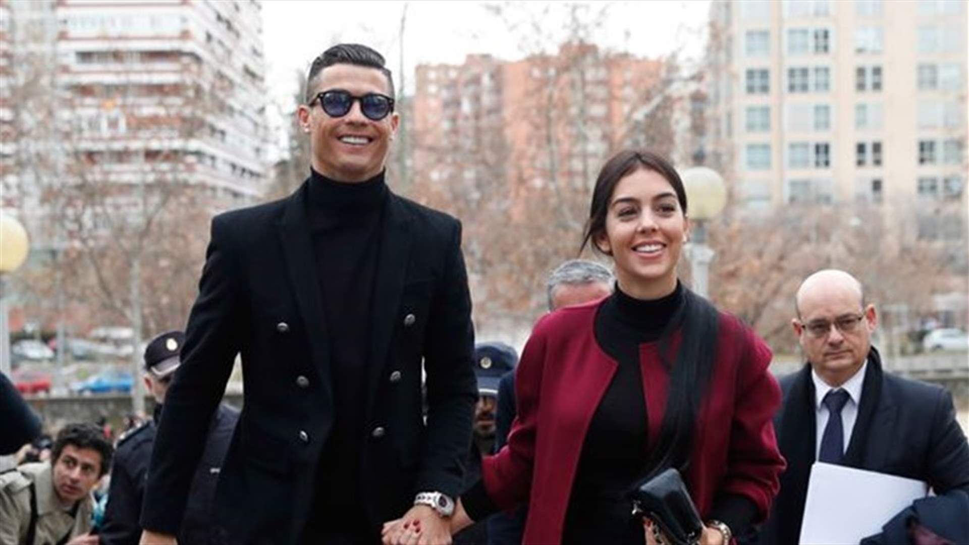 حبيبة كريستيانو رونالدو تكشف حقيقة علاقتها بنجم كرة القدم