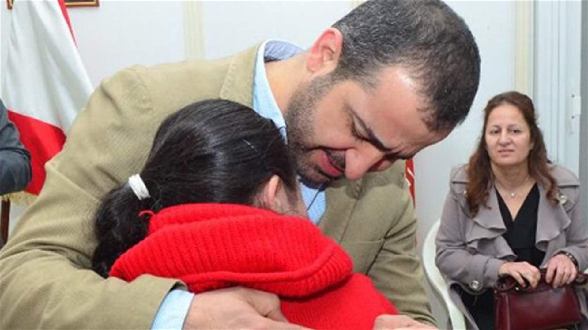 غسان عطالله ينشر صورتين مؤثرتين ويعلّق: "أجمل المهنئين"