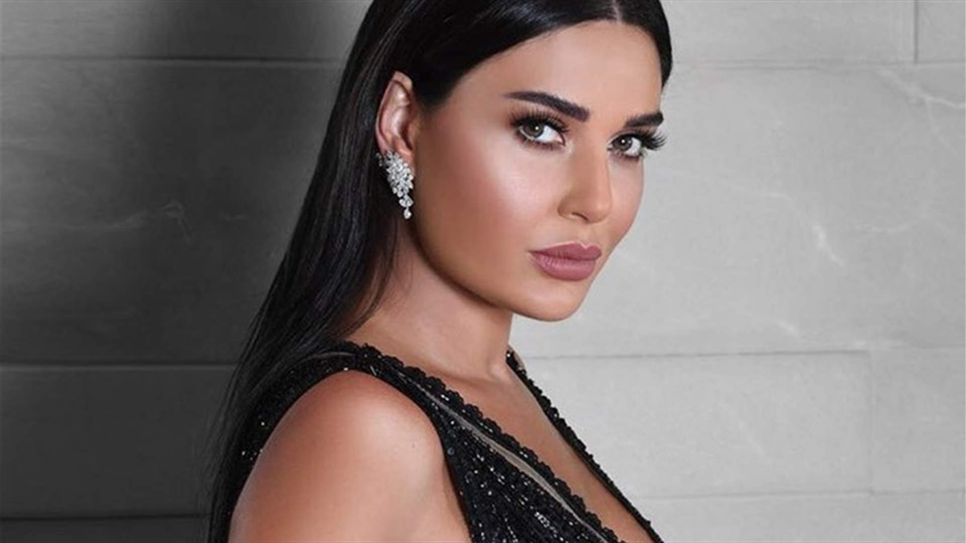 سيرين عبد النور برفقة "ارطغرل" في دبي (صورة)
