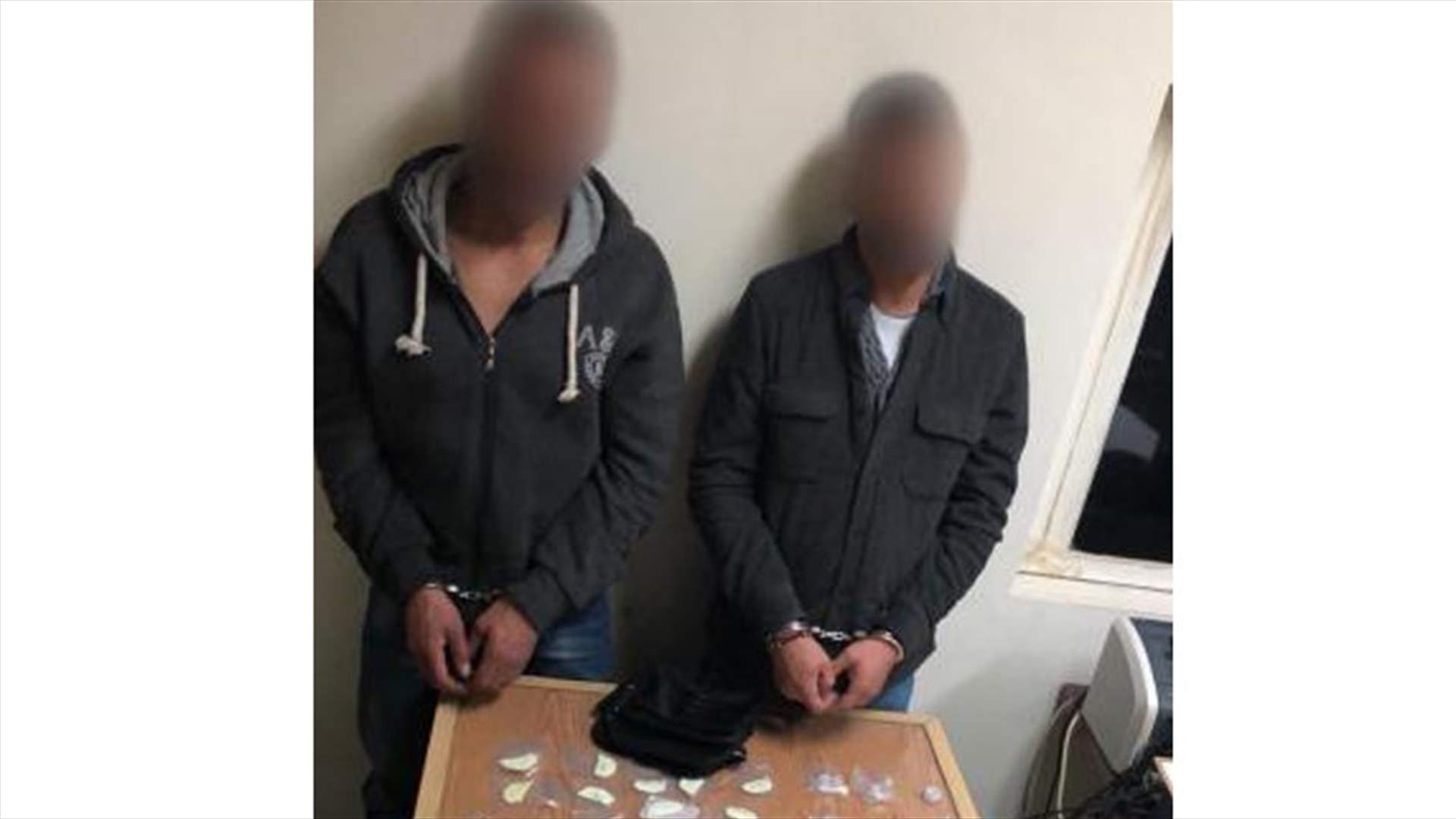 كمين لمفرزة استقصاء جبل لبنان في الدكوانة... وتوقيف مروجي مخدرات وضبط كمية منها (صورة)