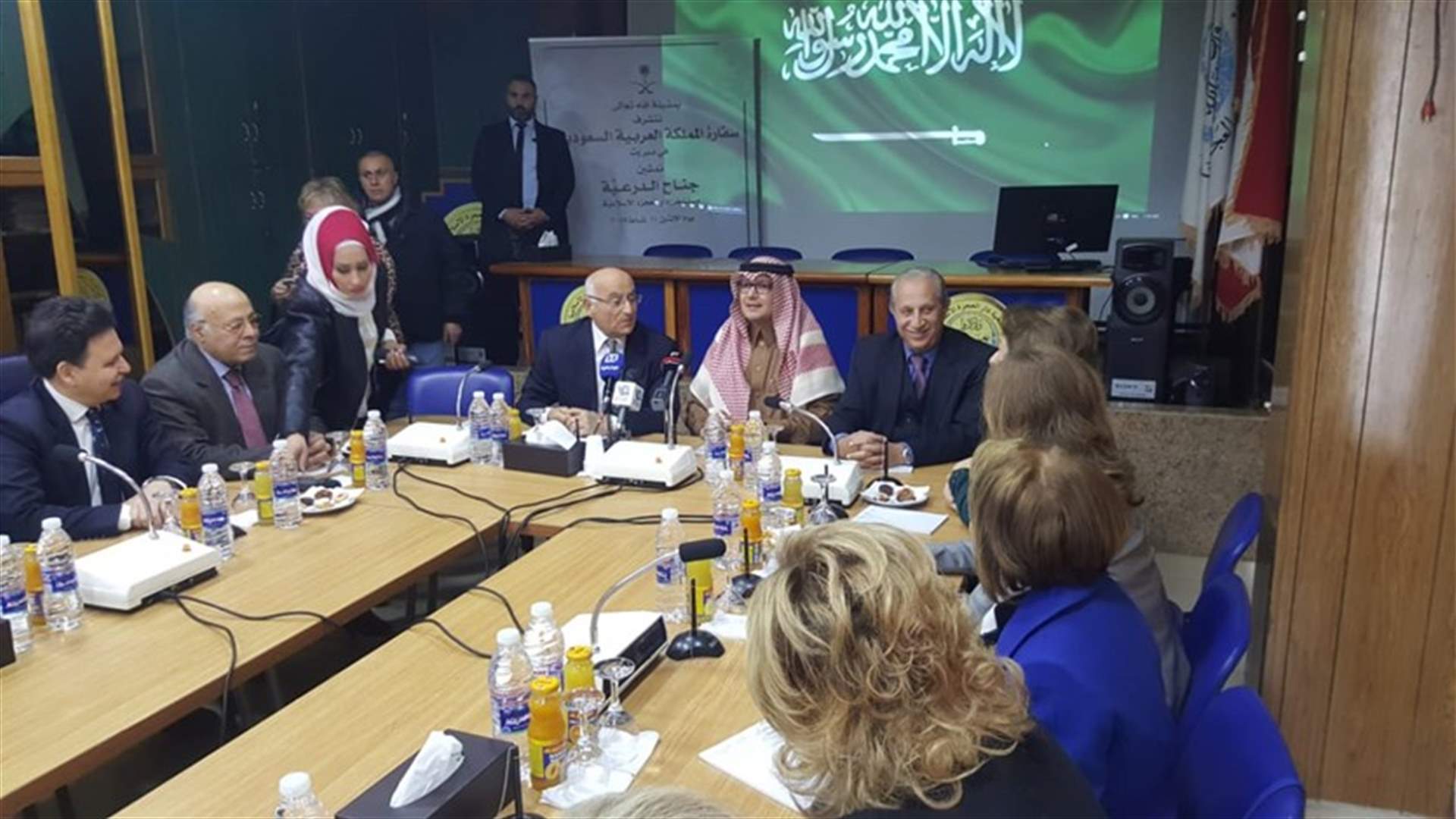 السفير السعودي افتتح جناح الدرعية في مستشفى دار العجزة