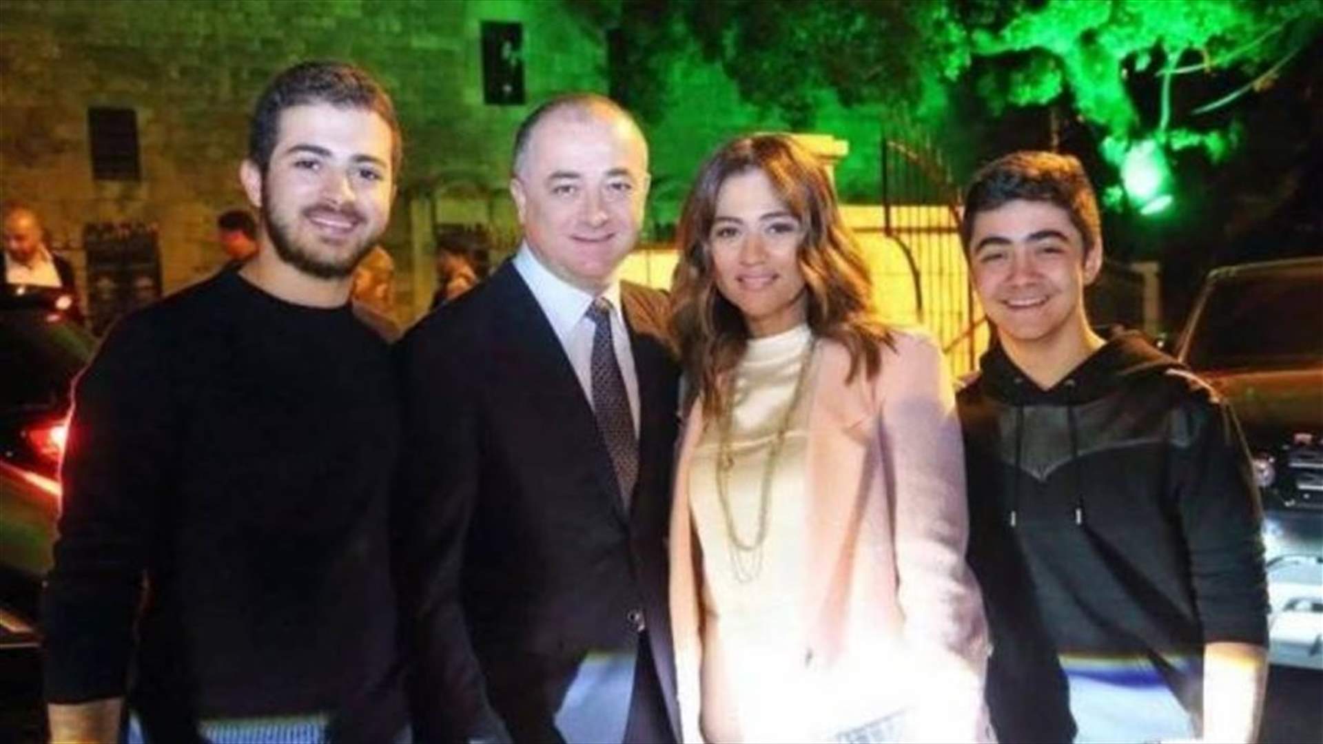 الياس بوصعب يُعايد ابنه طارق... وإطلالة مميّزة لجوليا بطرس (صورة)