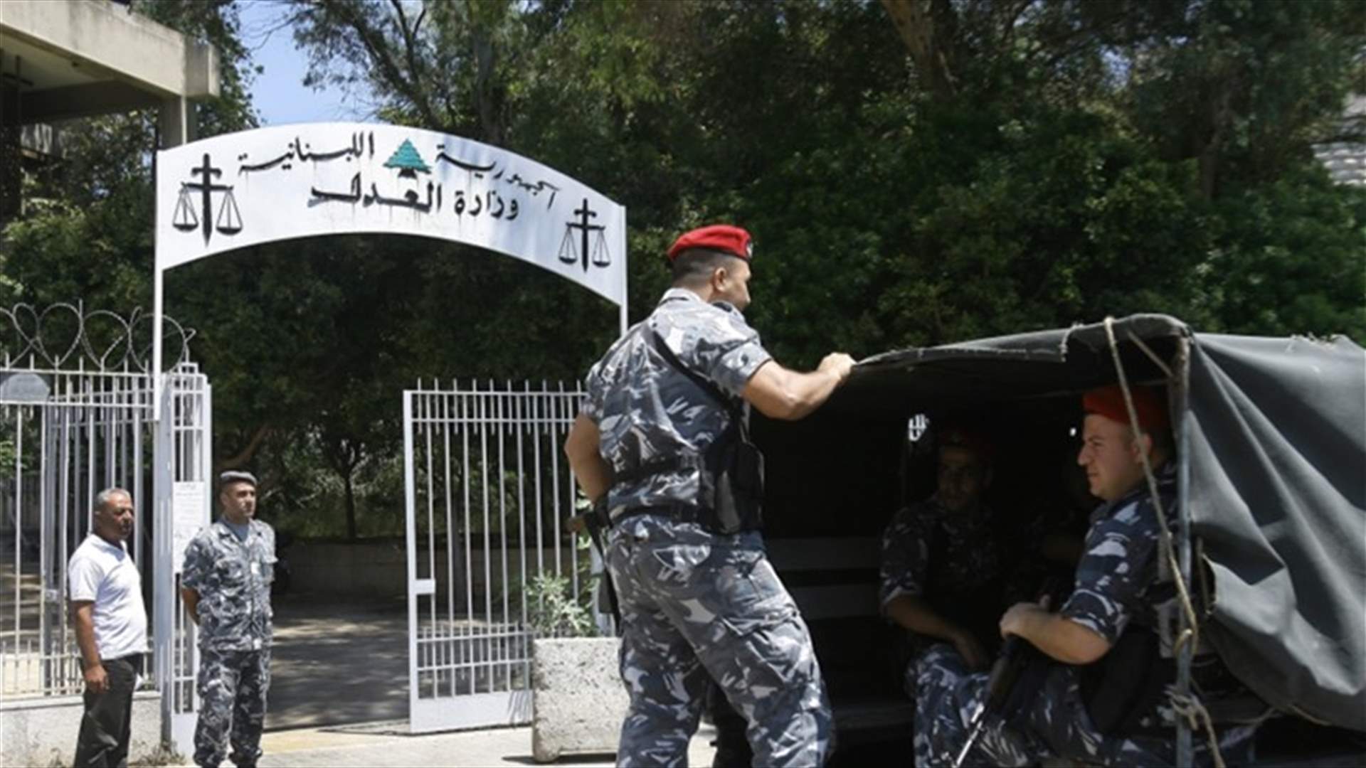 آخر بدع بيتر جرمانوس: صحافيون أمام "الحاكم العسكري" (الاخبار)