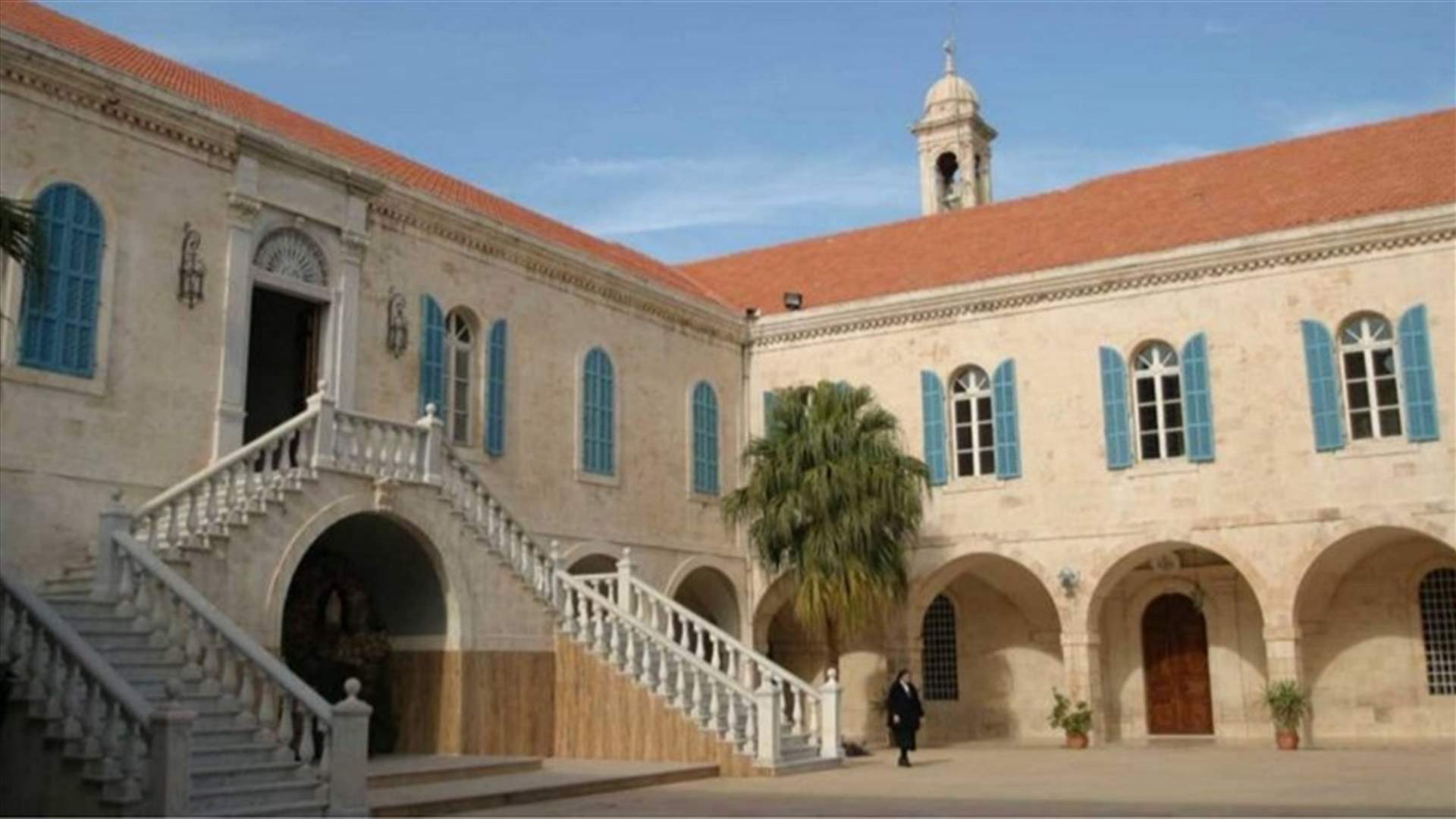 اعتصام لعدد من السيدات في بكركي احتجاجا على منع دوللي الخباز من حضانة ولديها