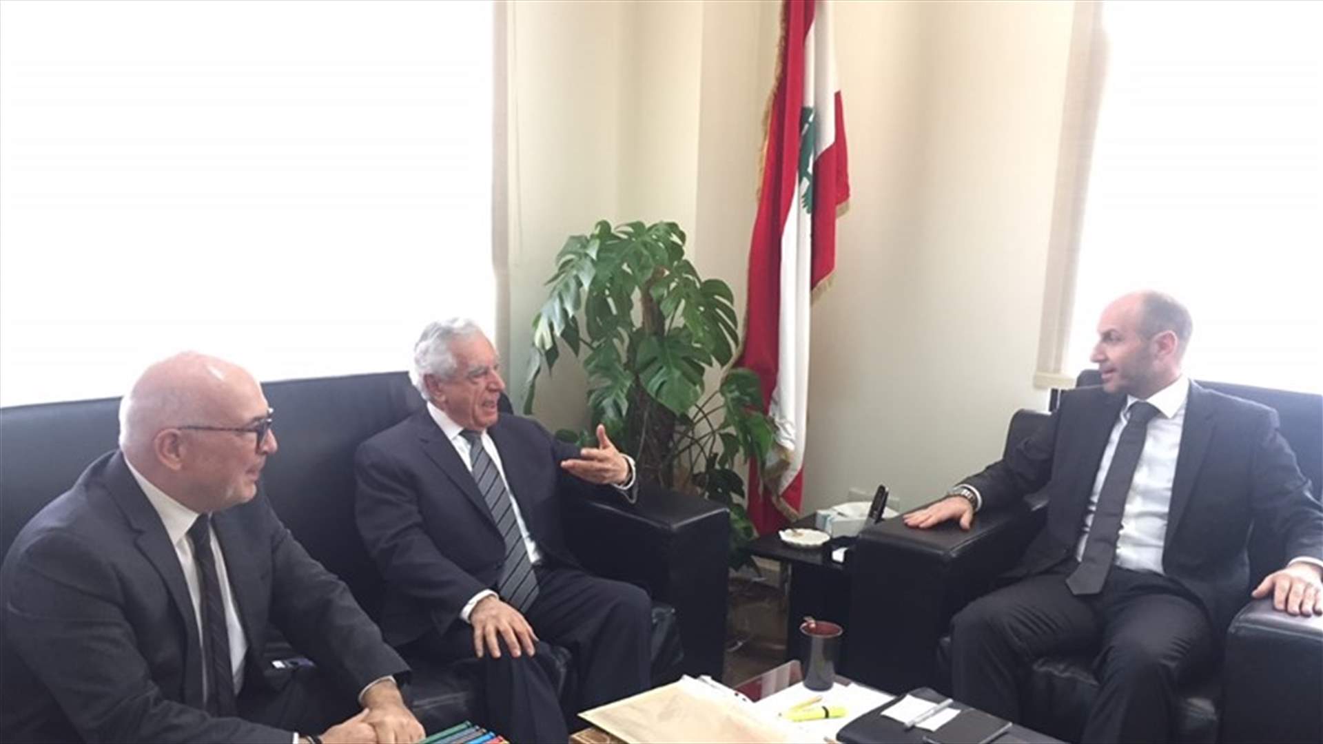 فادي جريصاتي عرض لمشاريع شراكة بيئية مع LAU