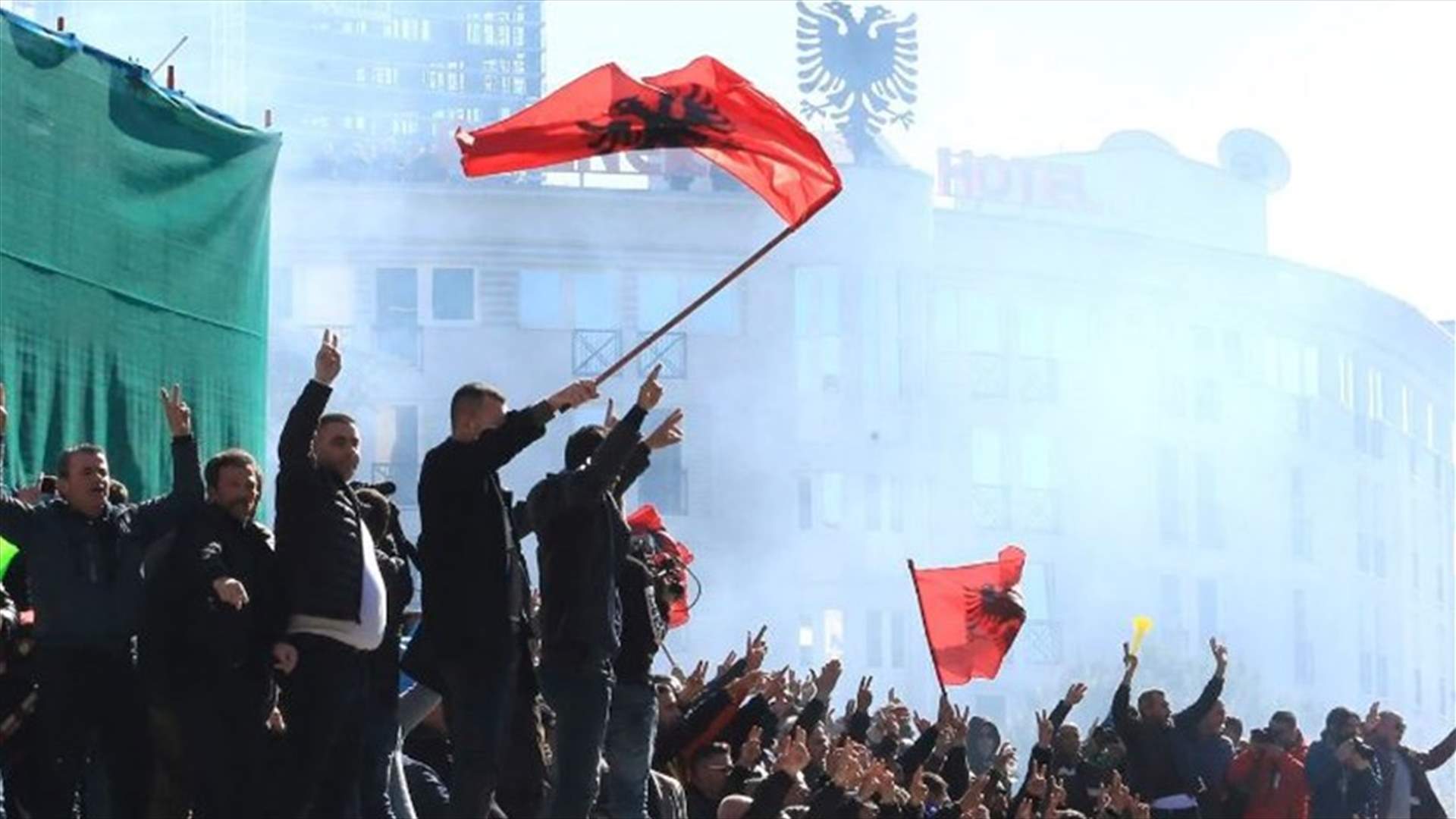 صدامات بين الشرطة ومتظاهرين خارج البرلمان الألباني