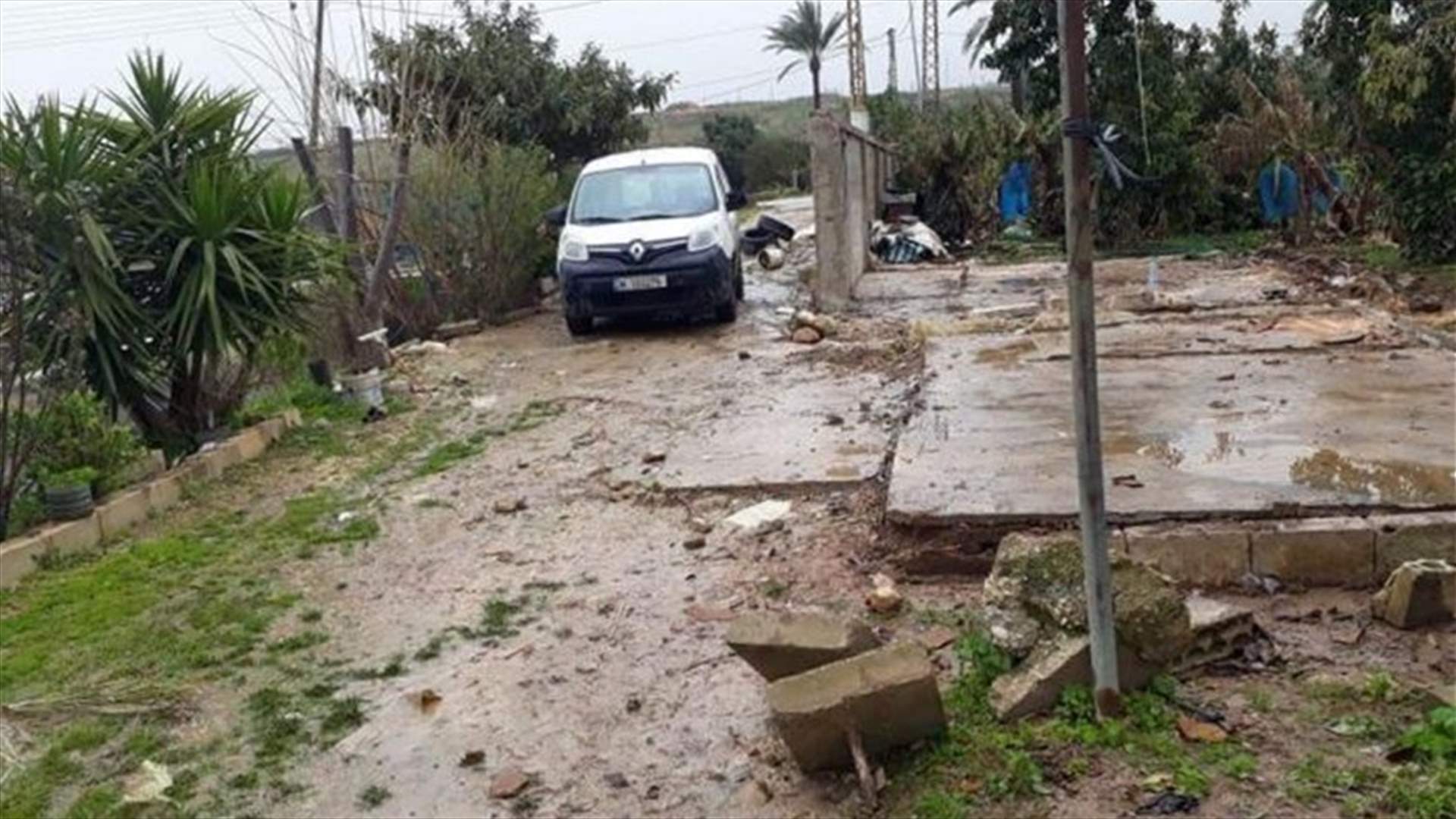 مصلحة الليطاني تزيل مخيما للنازحين عن قناة الري بالزهراني