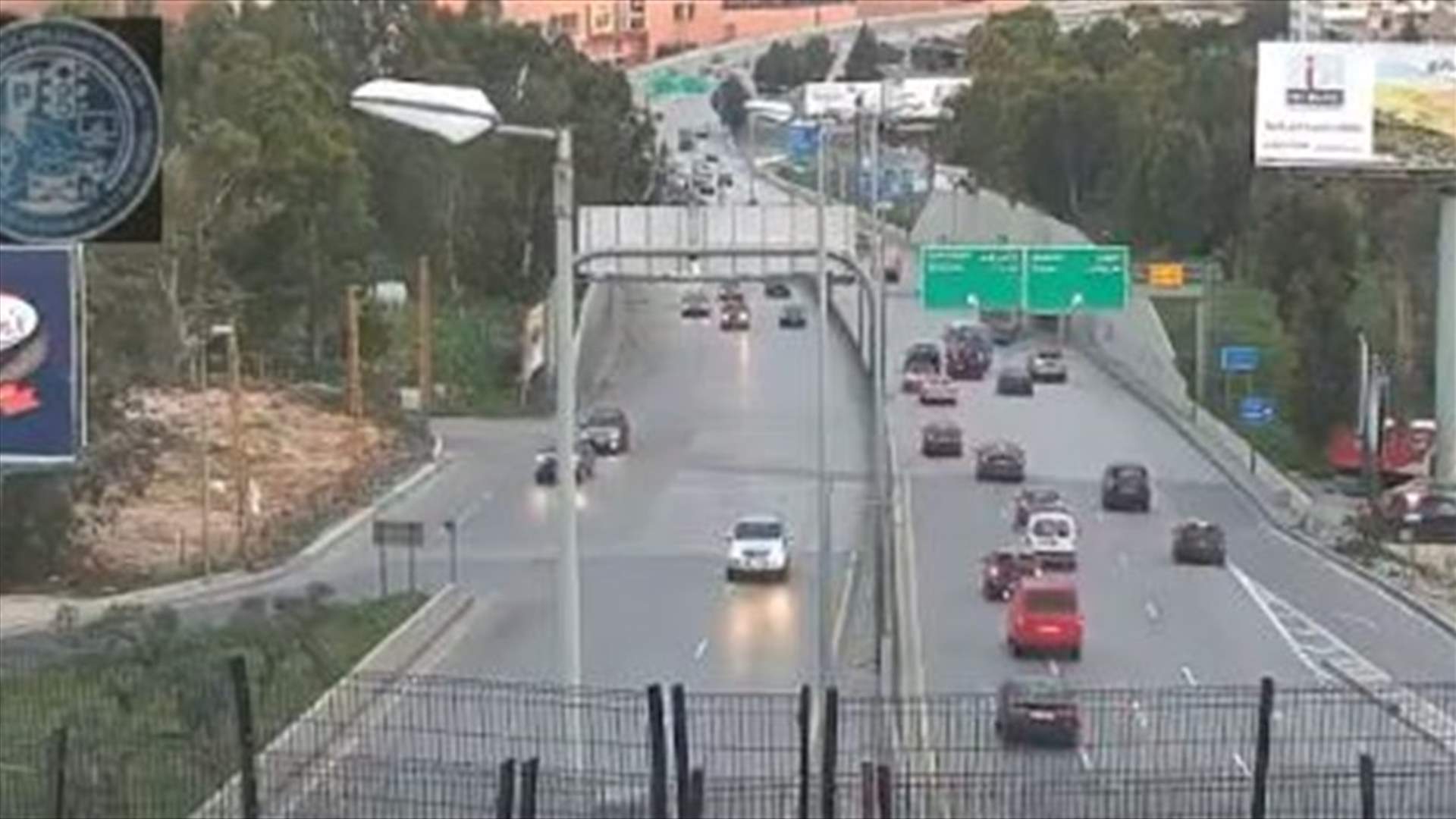لحظة انحراف بيك آب وانقلابه على اوتوستراد الصياد (فيديو)