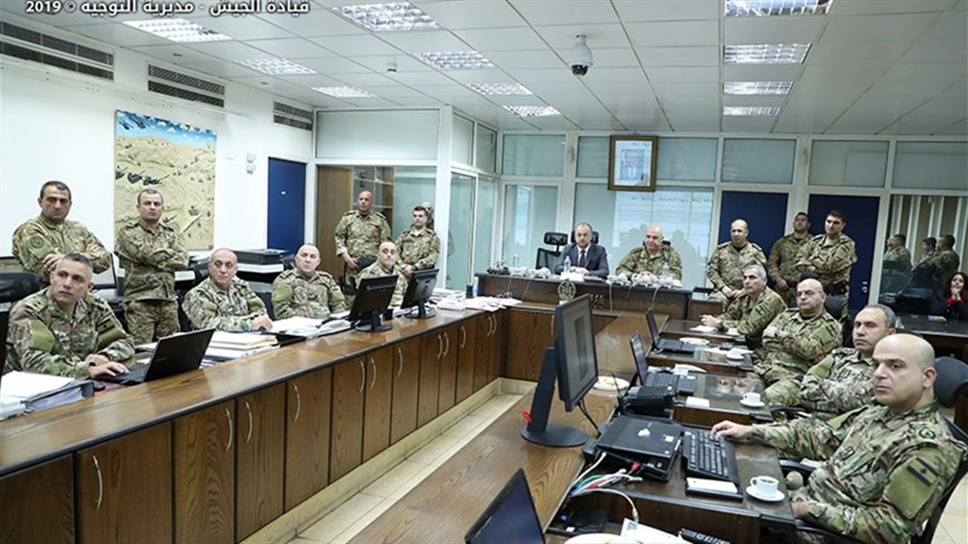 بو صعب زار قائد الجيش وتفقد غرفة عمليات القيادة (صور)