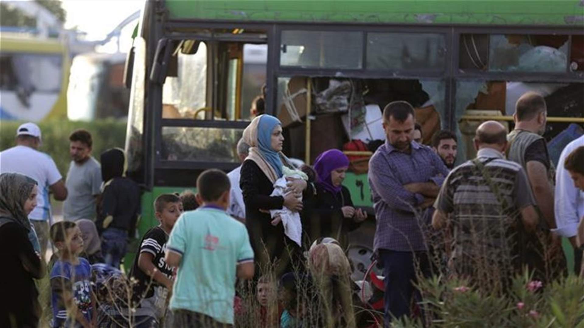 شاحنات تحمل مدنيين تغادر آخر جيب لداعش في شرق سوريا