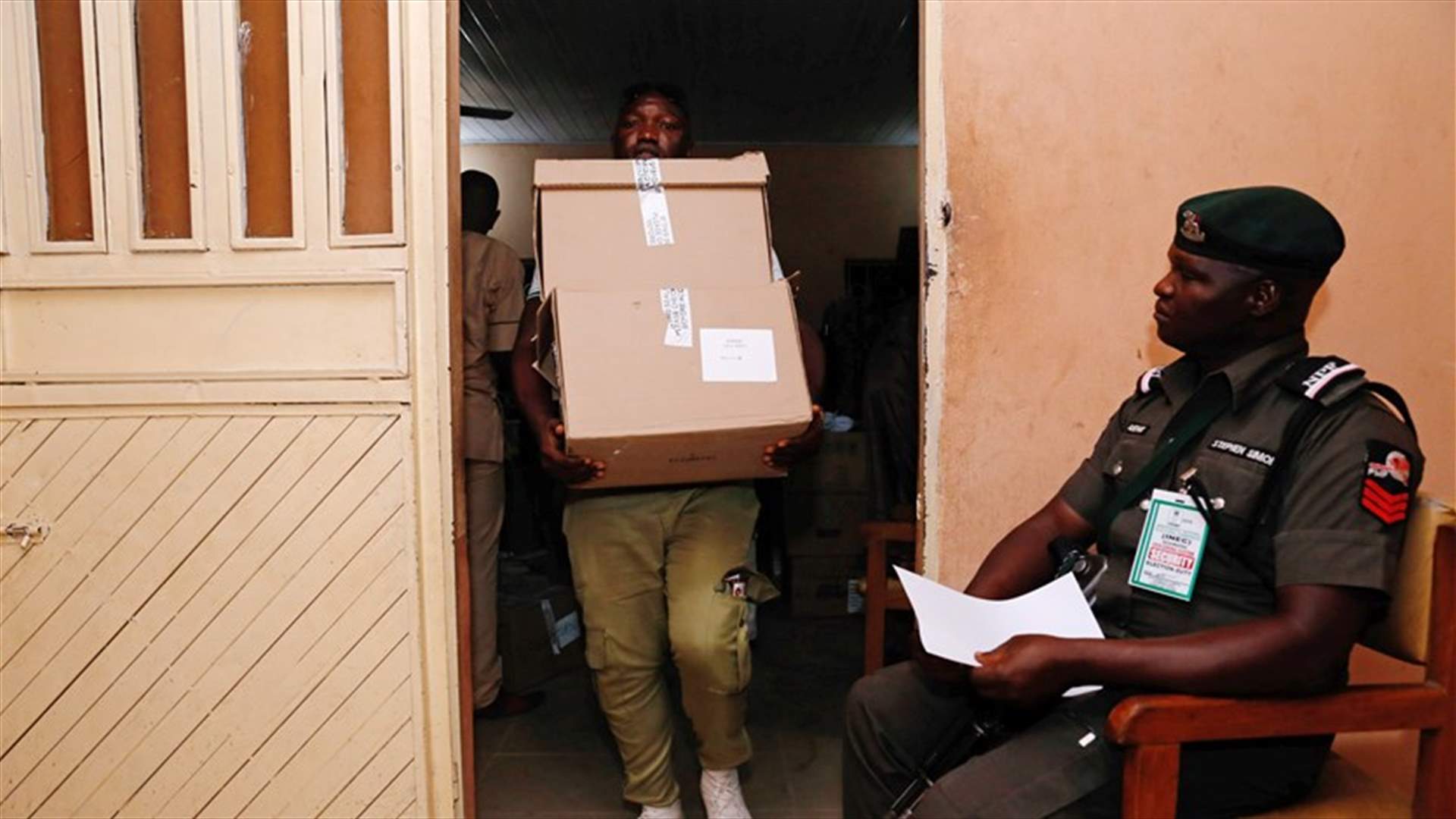 فتح مراكز الاقتراع للانتخابات الرئاسية في نيجيريا