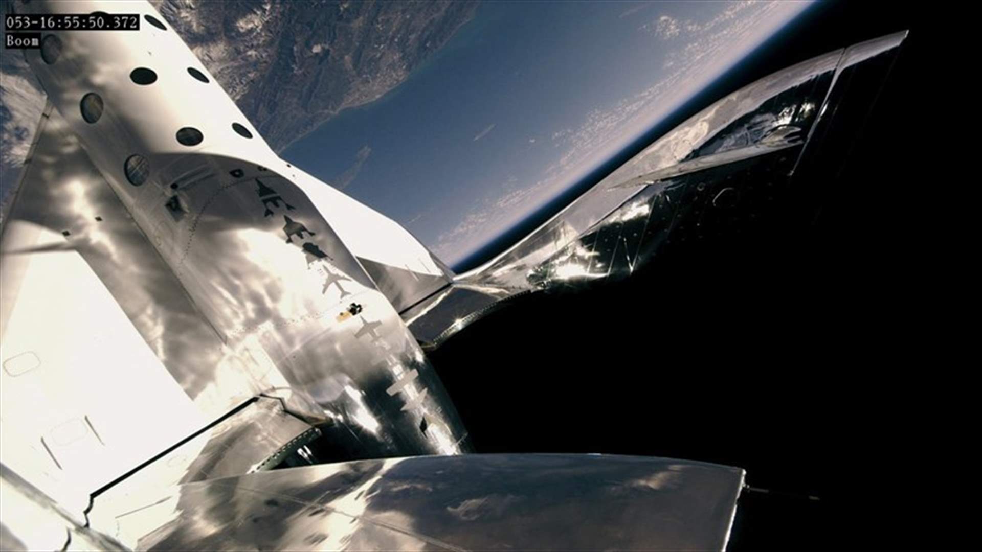 أول مسافر يصل إلى حافة الفضاء عبر مركبة تجارية (صور وفيديوهات)