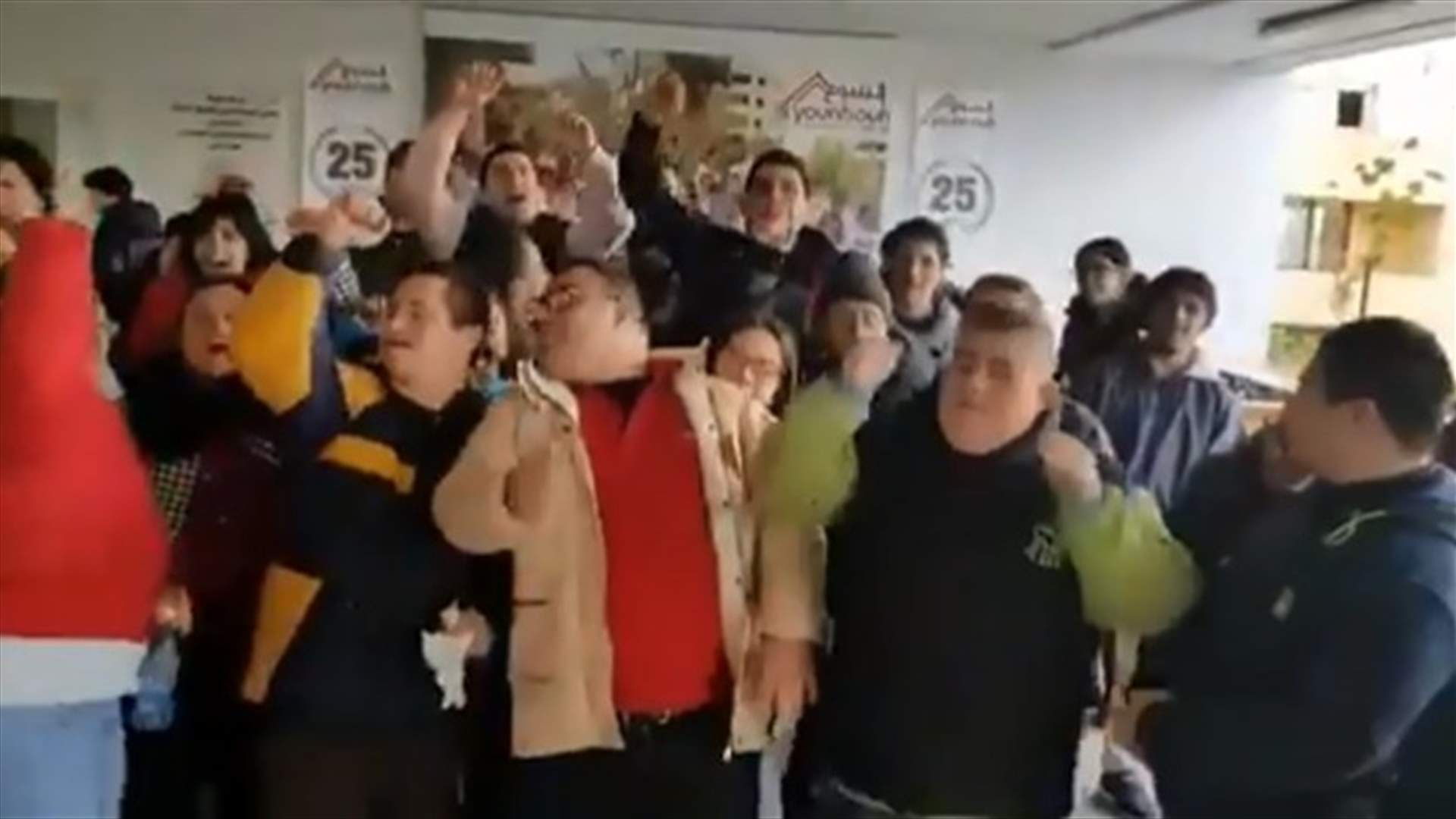 معجبو إليسا من ذوي الإحتياجات الخاصة يوجّهون لها رسالة (فيديو)