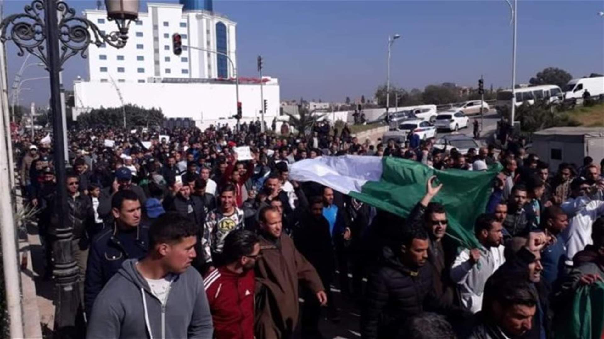 استقالة مسؤولة في الإذاعة الجزائرية احتجاجا على عدم تغطية المظاهرات