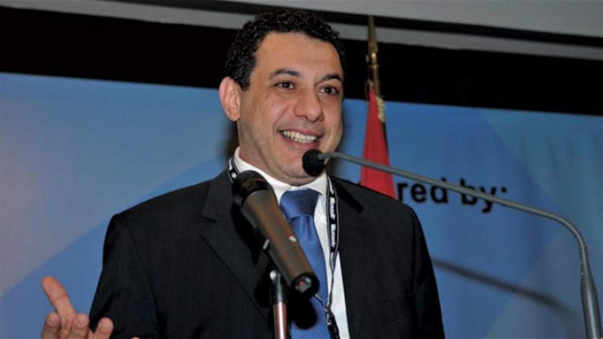 نزار زكا أعلن وقف إضرابه عن الطعام
