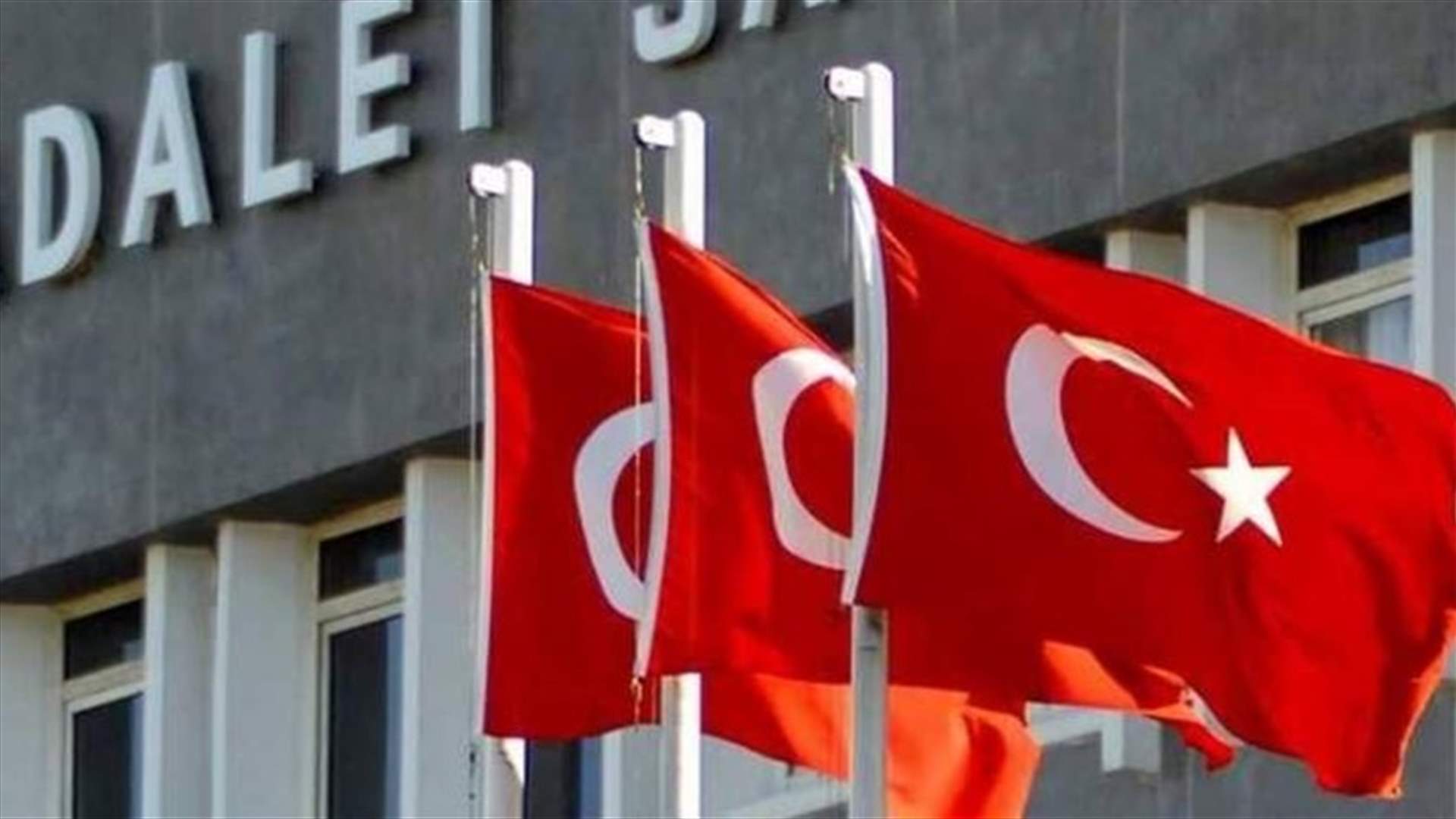 محكمة تركية تبرئ طيارًا سوريًا من تهم التجسس