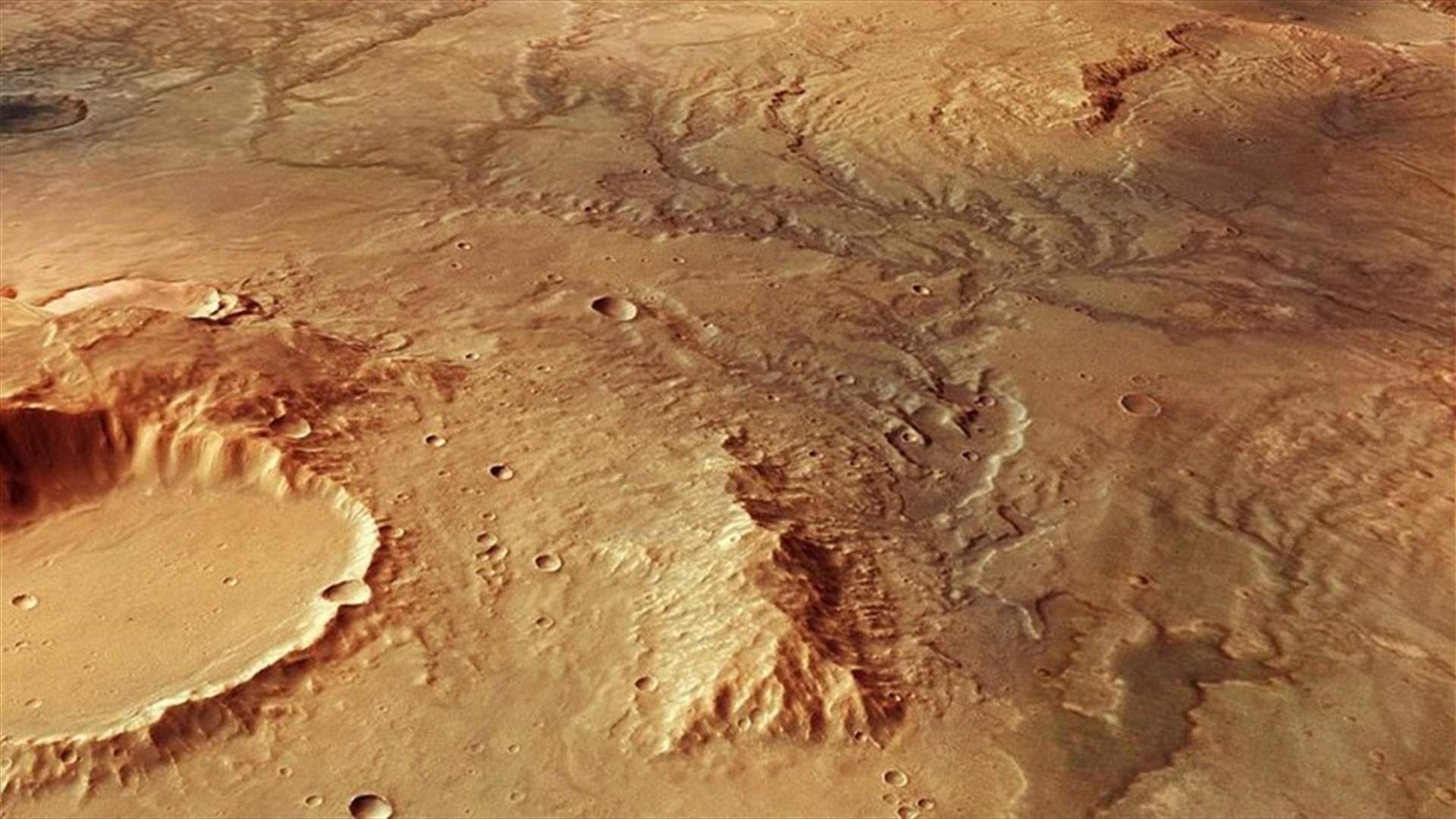 صور مذهلة تكشف عن "الوديان والخنادق المائية" على سطح المريخ