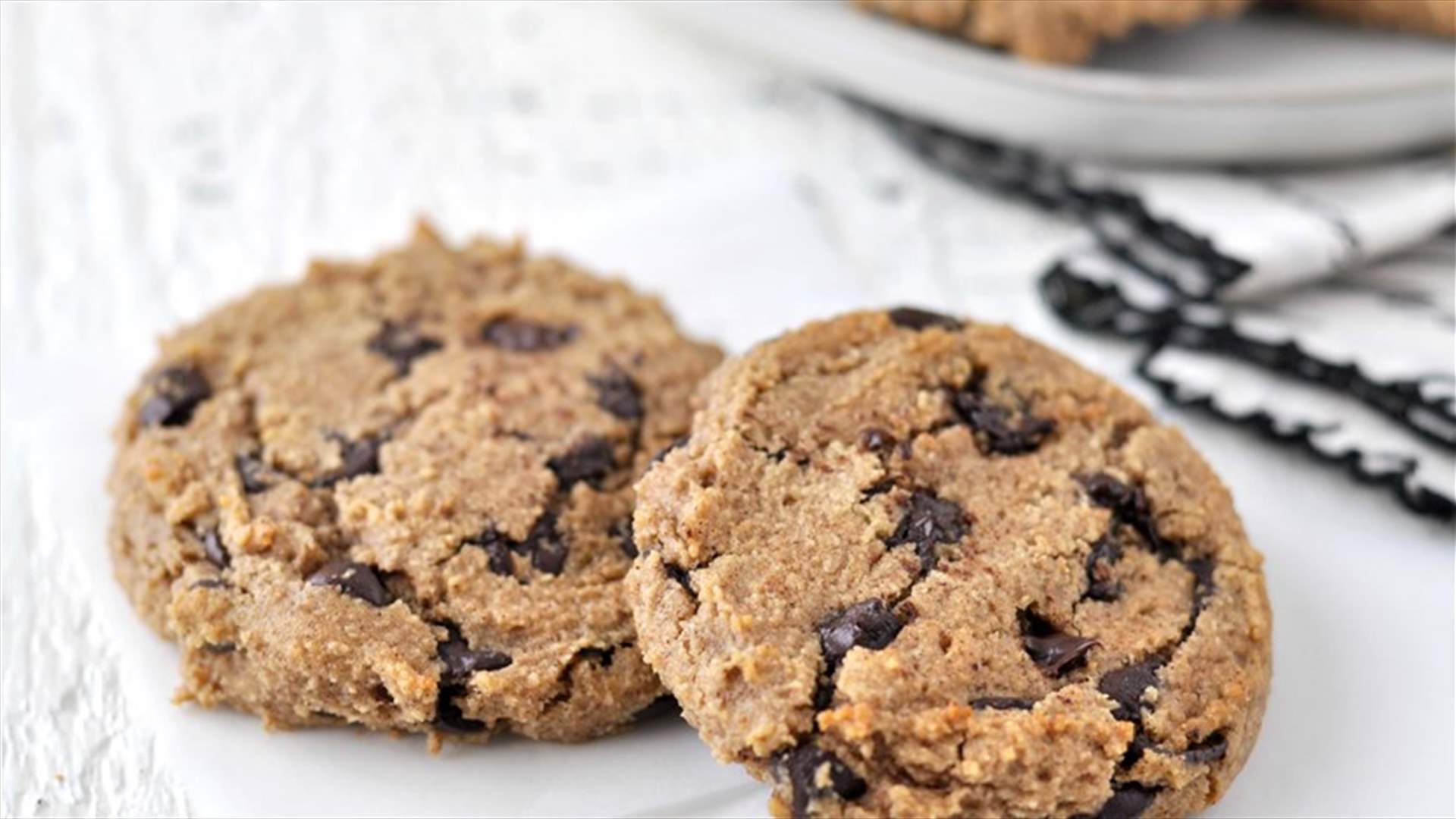 رمى قطعة من الكوكيز على حبيبته... فأُلقي القبض عليه!