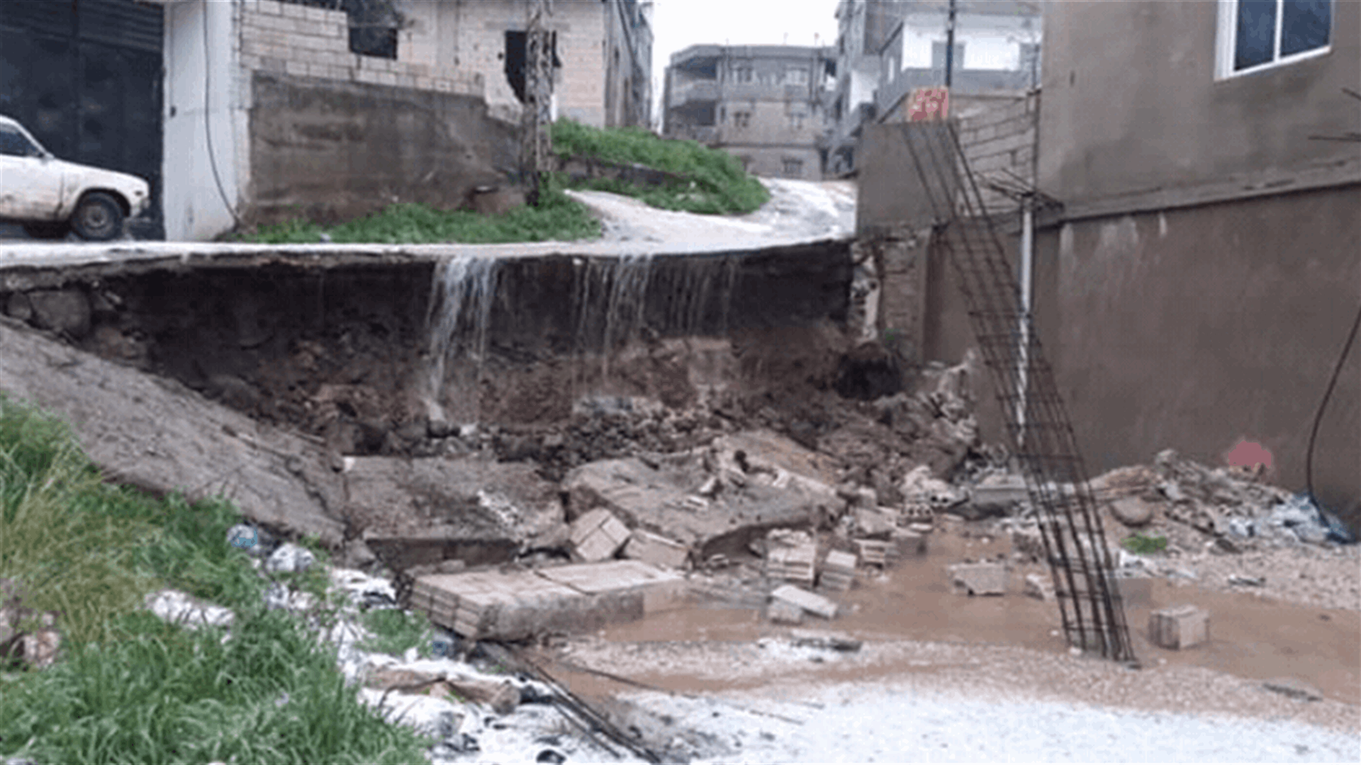 Wall collapses in al-Bireh due to heavy rains