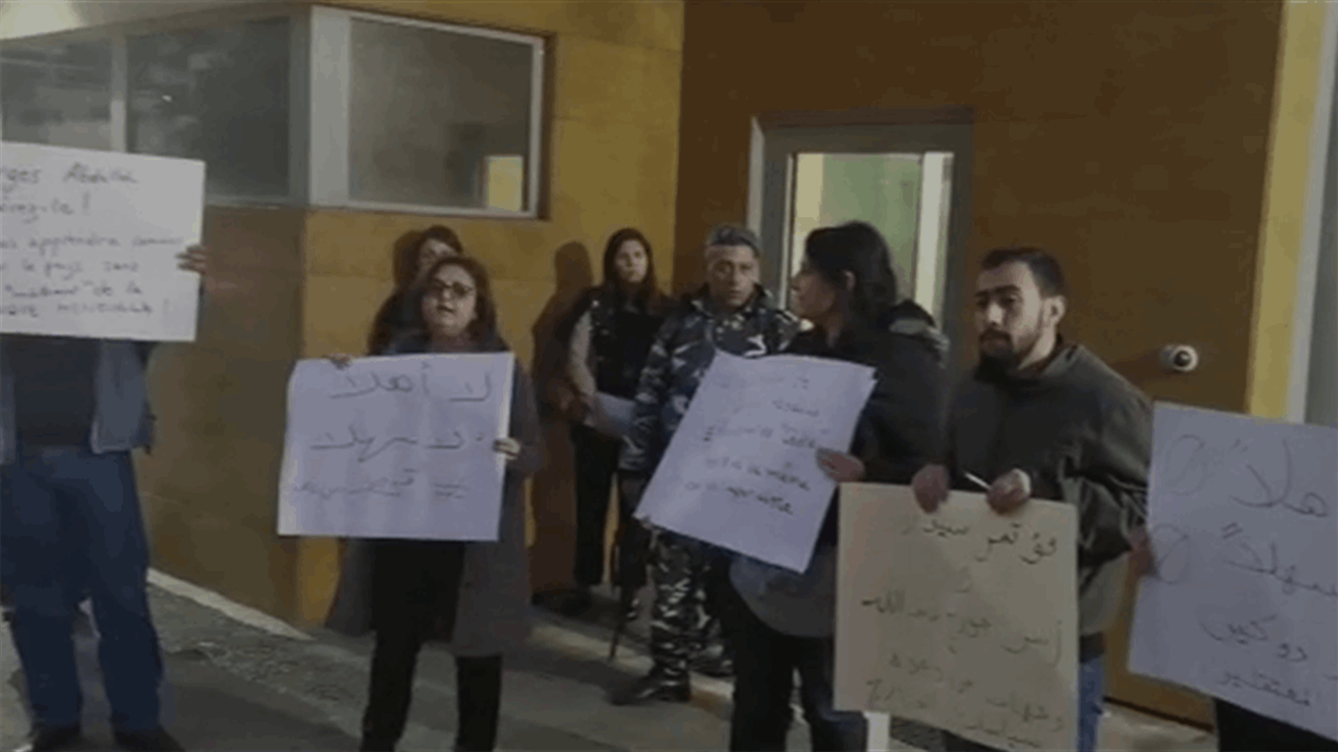 أصدقاء جورج عبد الله اعتصموا أمام السفارة الفرنسية تزامناً مع زيارة دوكين