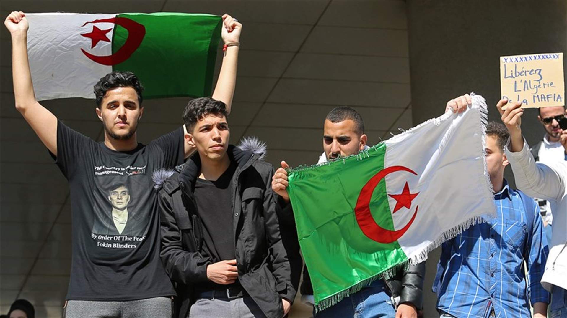 استخدام خراطيم مياه ضد طلاب جزائريين يتظاهرون في اتجاه المجلس الدستوري