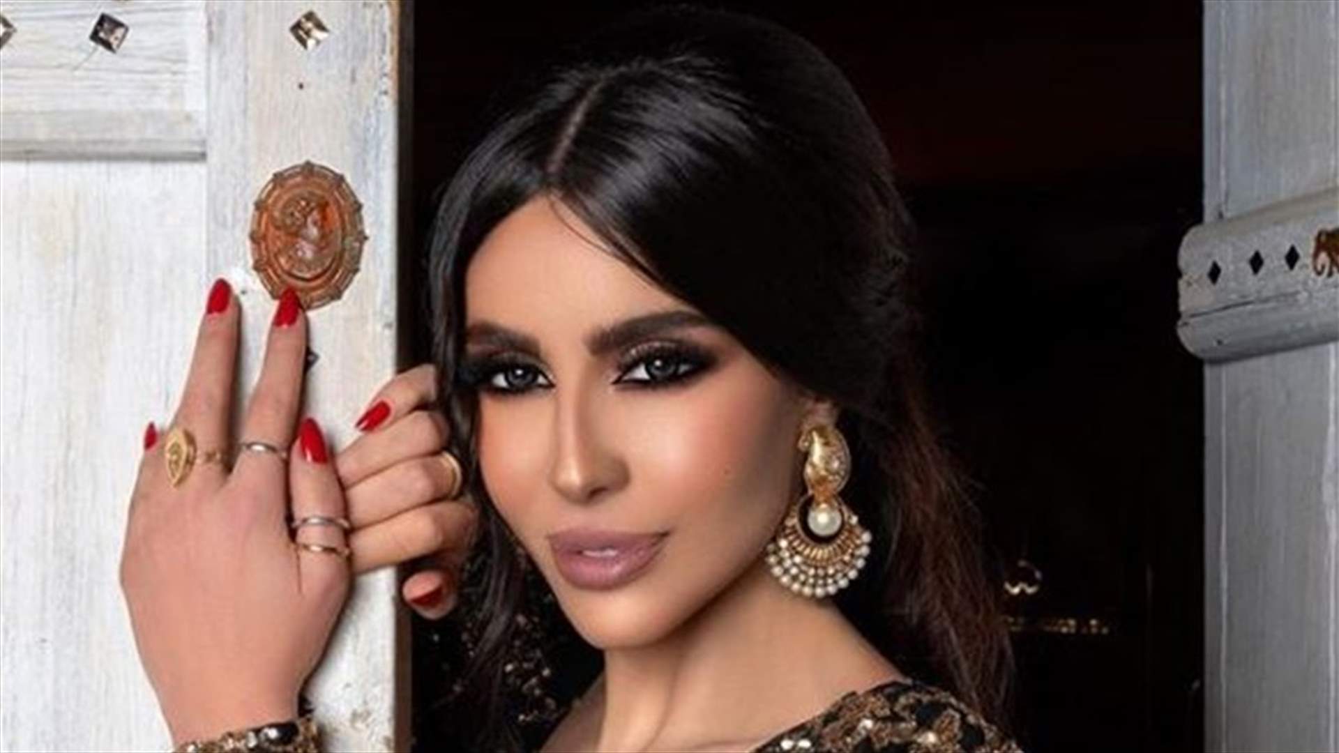 ليلى اسكندر من دون "فوتوشوب".. فكيف بدت؟ (صورة)