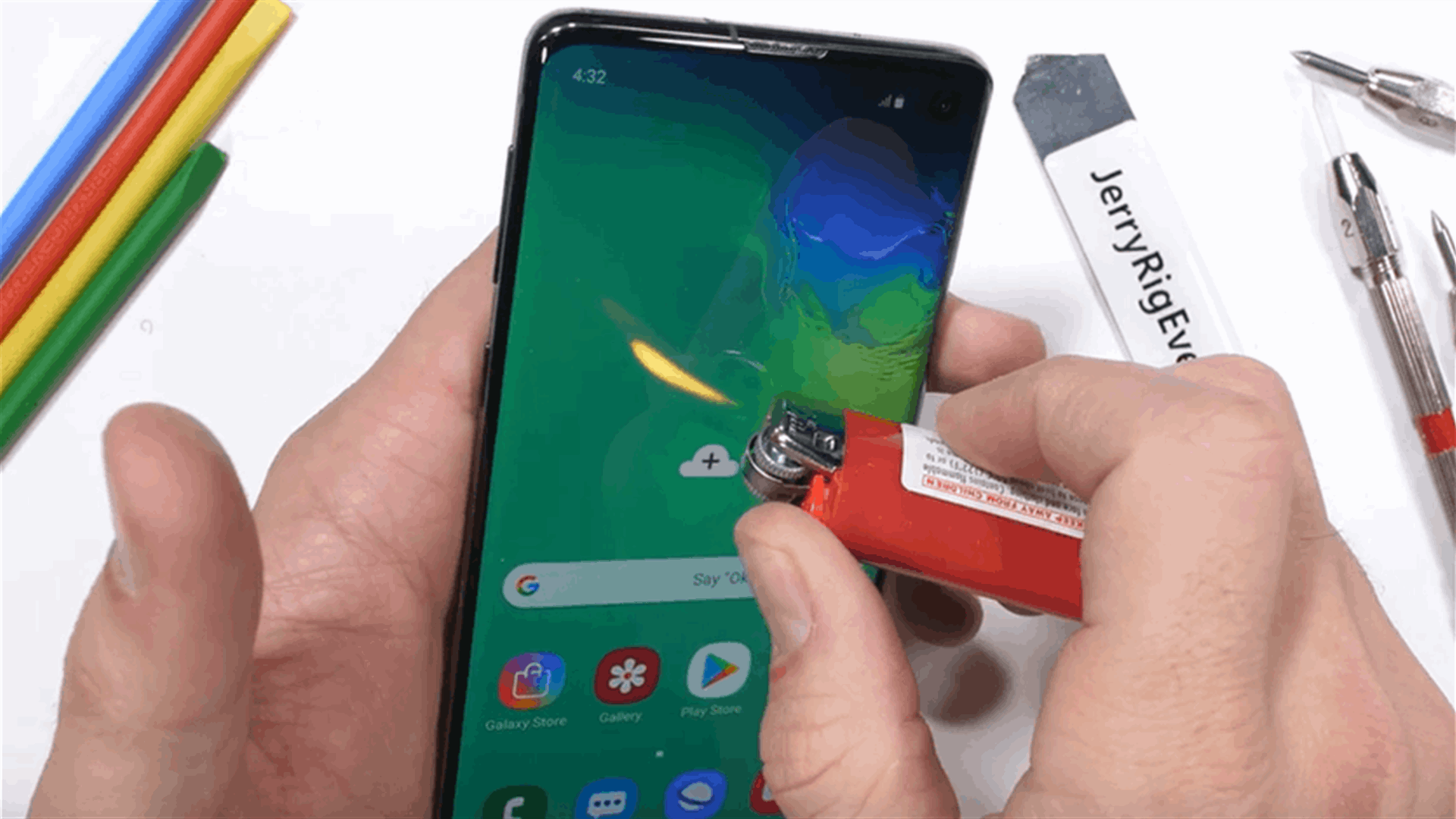 من الخدش إلى الحرق... اختبار متانة Galaxy S10 وهذه هي النتيجة (فيديو)
