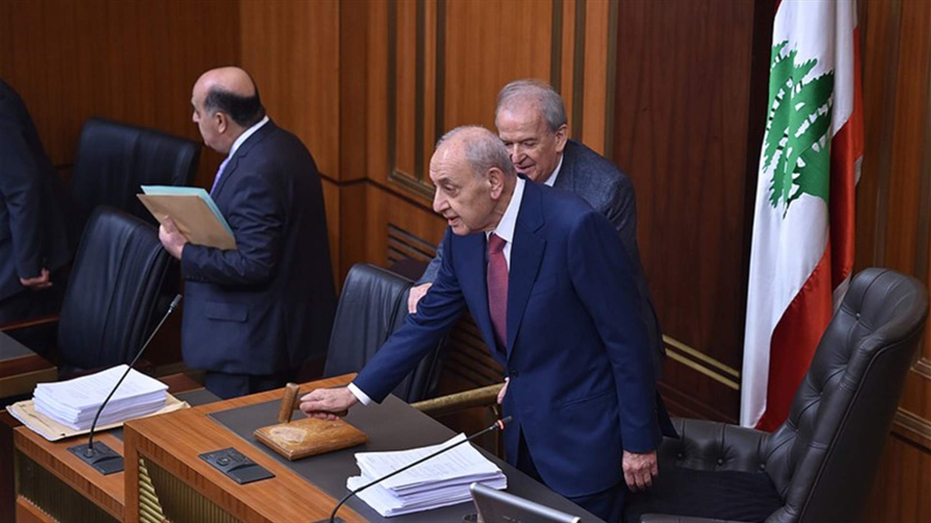 إقرار الإجازة للحكومة بالصرف على القاعدة الأثني عشرية حتى ٣١ أيار