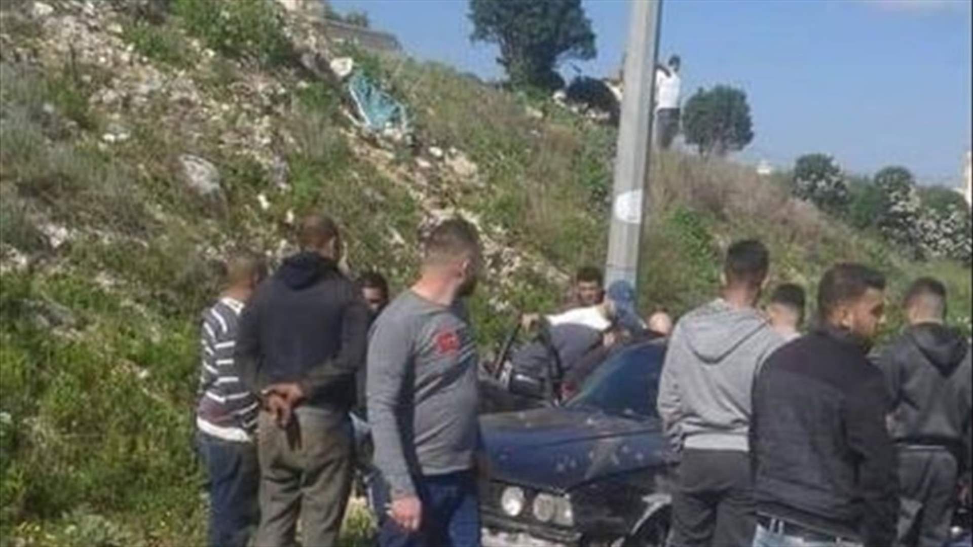 جرحى في حادث سير عند مفرق أنصارية... وانقلاب فان على اوتوستراد المصيلح